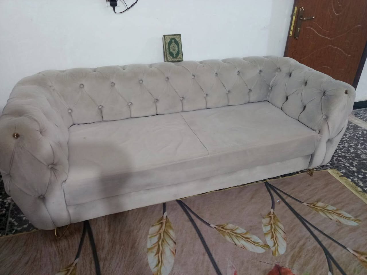 عن اذن صاحب الكروب المحترم عندي تخم تركي اصلي عشرمقاعد ونظيف سعرة 200وبي مجال بسيط مكانة الغزالية ***********
