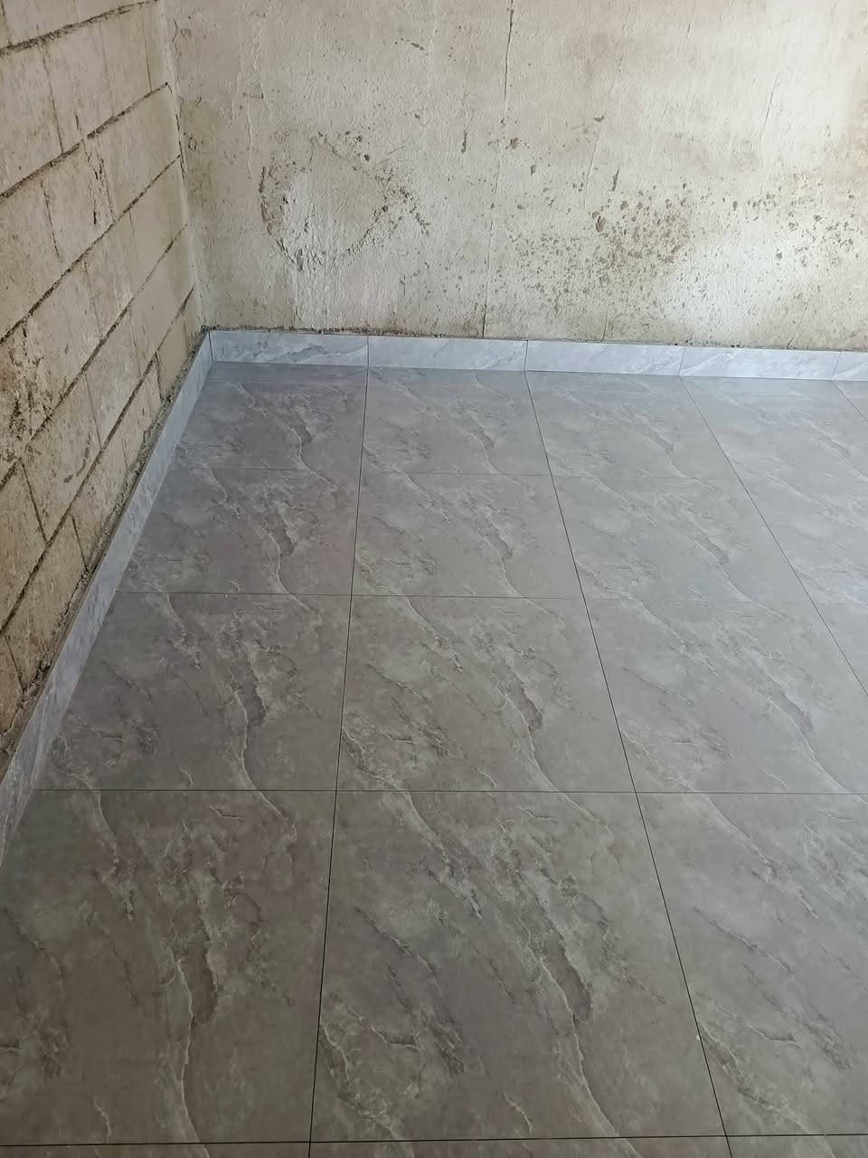 السلام عليكم ورحمة الله وبركاته يوجد كادر لبخ جص وسمنت من الموصل شغل راقي جدآ ويوجد كادر تأسيس ماء ومجاري وكادر سيراميك وكاشي الي يحتاج يتصل *********** ابو بهاء
