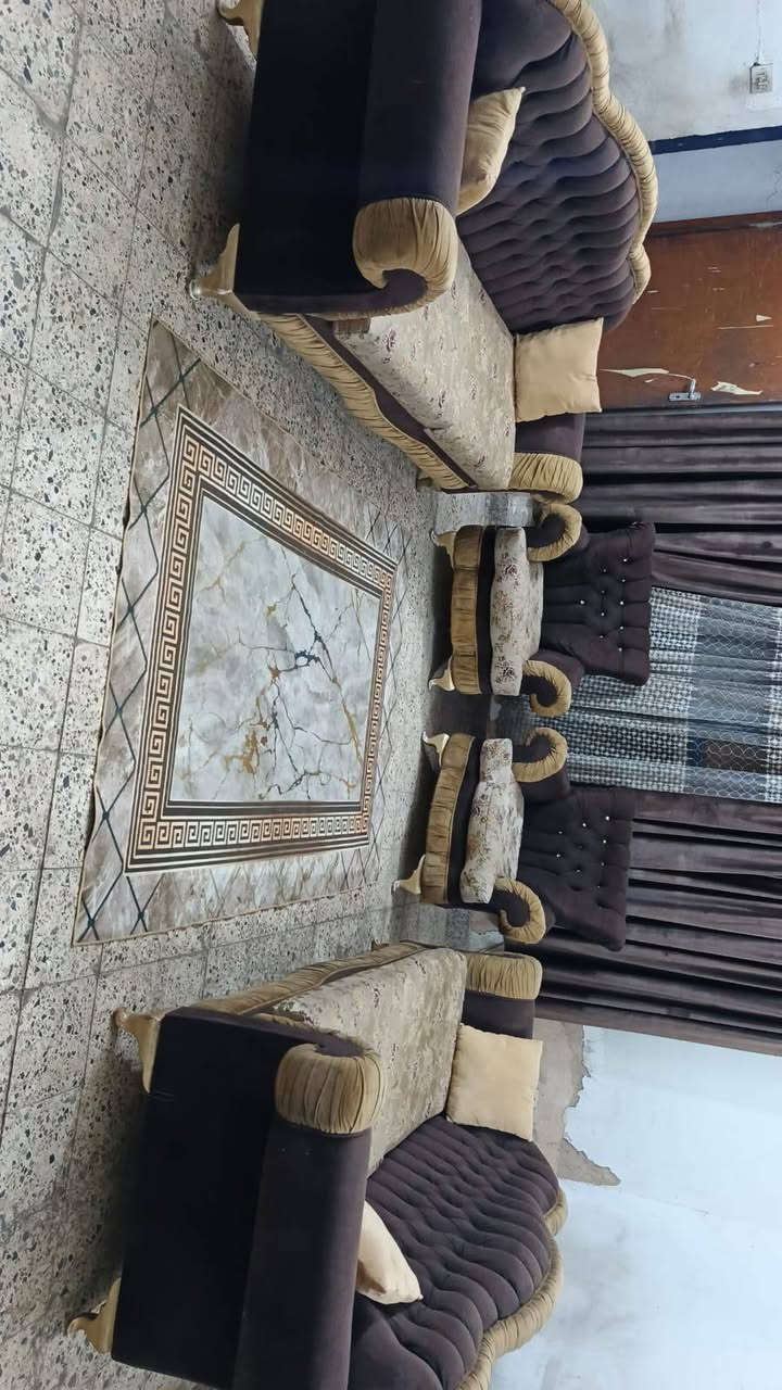 تخم 8مقاعد اخو جديد اي ضرر مابي خشب ثكيل تكمه سعر 190 بي مجال مكان بغداد البياع *********** يوجد واتساب

