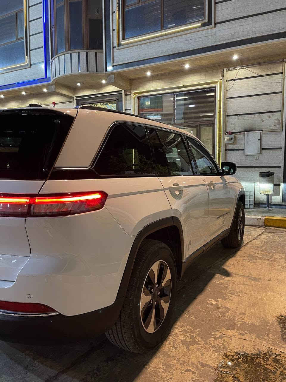 جيب كراند شيروكي ( 4xe هايبرد )

Jeep Grand cherokee 4xe 2024 

محرك : 2000 تيربو + هايبرد + كهرباء 
ماشية : 37 الف 
ضررها   : قطعه وحده مبدل نفس لون( بدون ايرباك) ✅ 

المواصفات :
 
لمتدد 

١- بانوراما 

٢- بصمة تشغيل وابواب وتشغيل عن بعد

٣- صندوق كهرباء 

٤- مقاعد جلد + كهرباء + خزن ميموري

٥- تدفئة سترين + مقاعد

٦- خمسة راكب 

٧- رادار 360 درجة 

٨- تحديد مسار 

٩- حساسات خلفية 

١٠- تبريد قطعتين 

١١- خمس انضمة قيادة 

١٢- دفع رباعي. 

١٣- كير موس 

١٤- هاند بريك بصمه 

١٥- شفتات ستيرن 

١٦- لايتات لد 

١٧- هيترات في الكشن 

١٨- كيبل شحن اصلي مع السيارة 

١٩- ستيرن كهرباء +فول تحكمات 

٢٠- سستم صوت و دمام خلفي 

السعر : 338$

مكان السيارة بغداد 

رقم الهاتف : ***********
