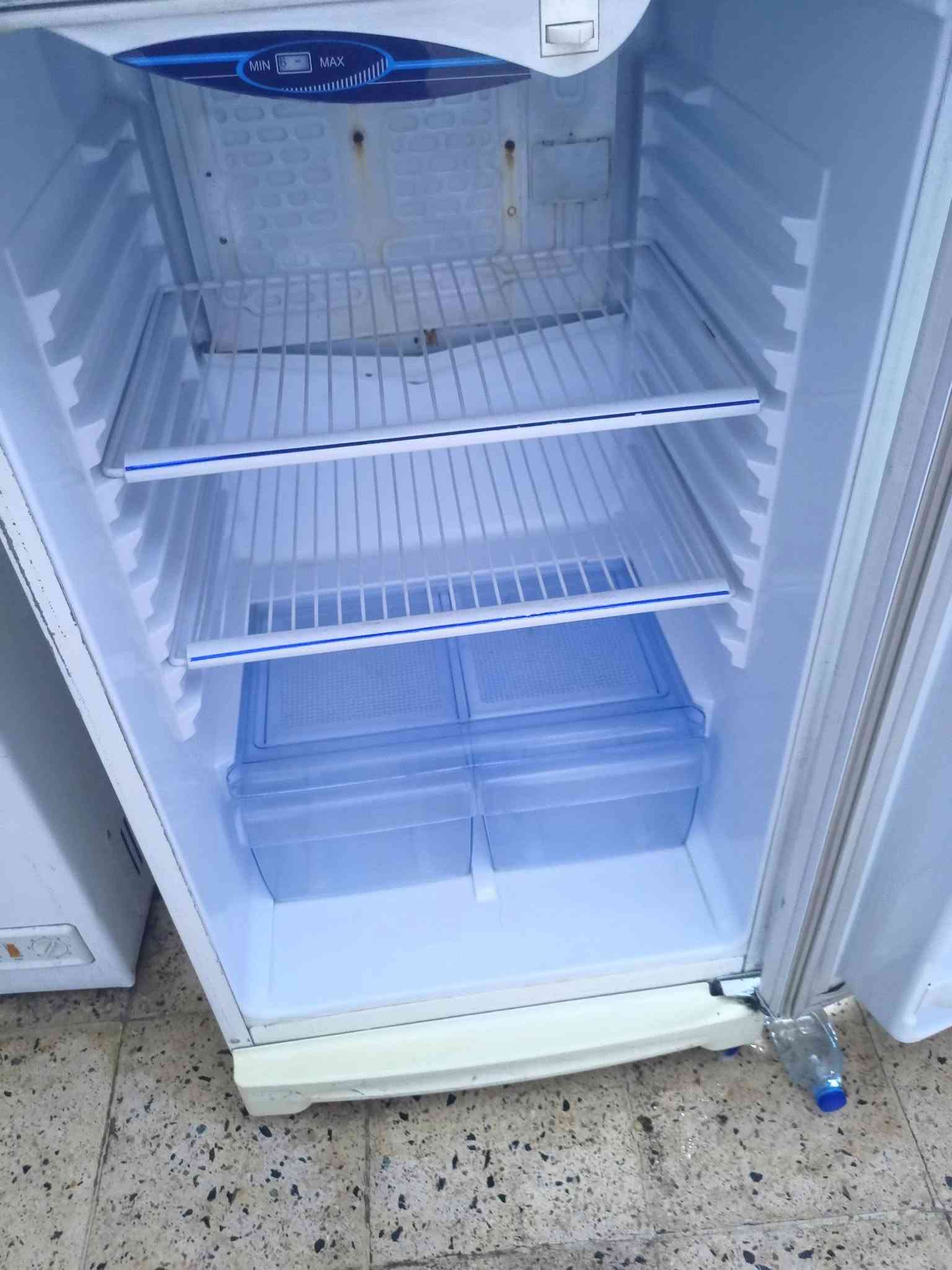 للبيع 
***********

نص مكتوب في الصور:
- MIN  MAX