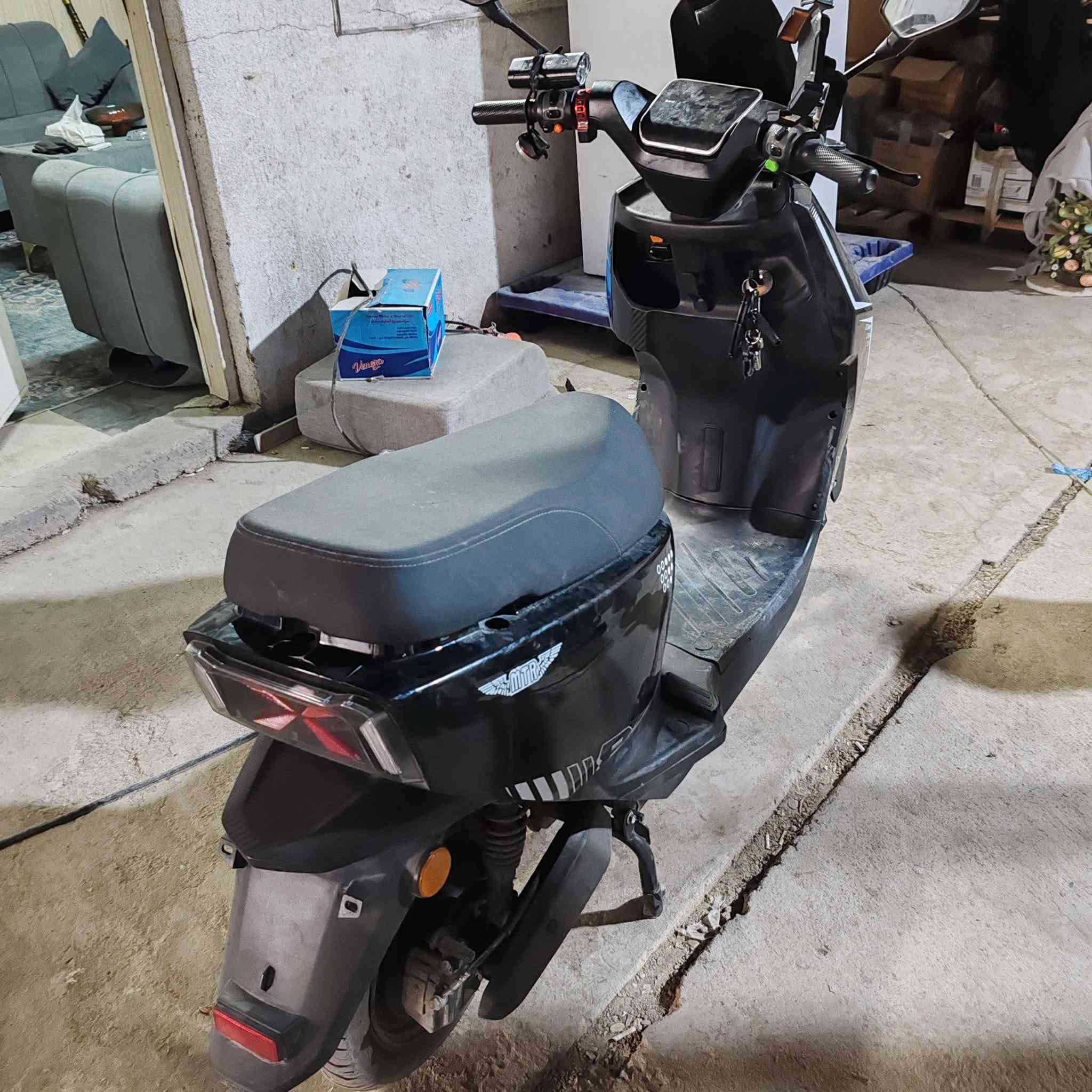 للبيع سكوتر كهربائي رياضي قوي 72V 🔥عنواني حسينية الراشدية🛵 المواصفات:
⚡ بطارية ليثيوم 72V 40Ah
🔥 ملف/موتور 2000W
🏎️ 3 سرعات:
السرعة الأولى: 36 كم/س
السرعة الثانية: 50 كم/س
السرعة الثالثة: 65 كم/س
🔋 مدى يوصل إلى 100 كم حسب الاستخدام
🔌 شاحن 6A قوي وسريع
💡 إنارة LED
🪞 مرايات رياضية
🔊 سماعة بلوتوث عالي
🔌منفذ USP عدد 2
📱 حامل موبايل
🖤 اللون أسود مع أخضر
✨ شكل رياضي وفخم
💥 72V | 40Ah | 2000W |  | مدى 100 كم |  شاحن6A
💰 السعر: _900_ 📞 للتواصل: _***********_
للجادين فقط، والسكوتر جاهز للفحص والتجربة.
