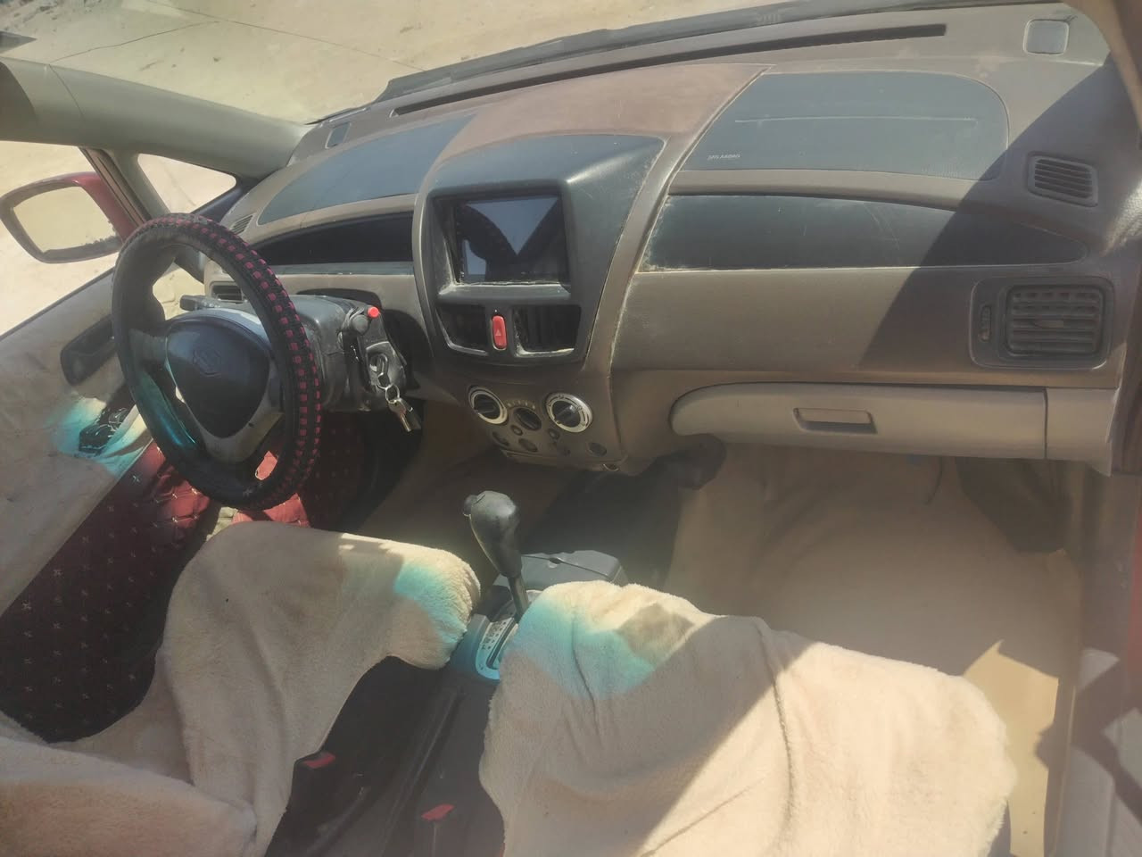 السلام عليكم سيارة ساسوكي مكينه بيكاتشي ياباني 
السياره مصبوعه موديل 2000 اوموديل الفين وثنين 
السياره مال شغل مال فقره نضيفه تبريد شغال ثلج رقم جديد هزه جديده السياره سعرها 30 اوبيها مجال  ***********
