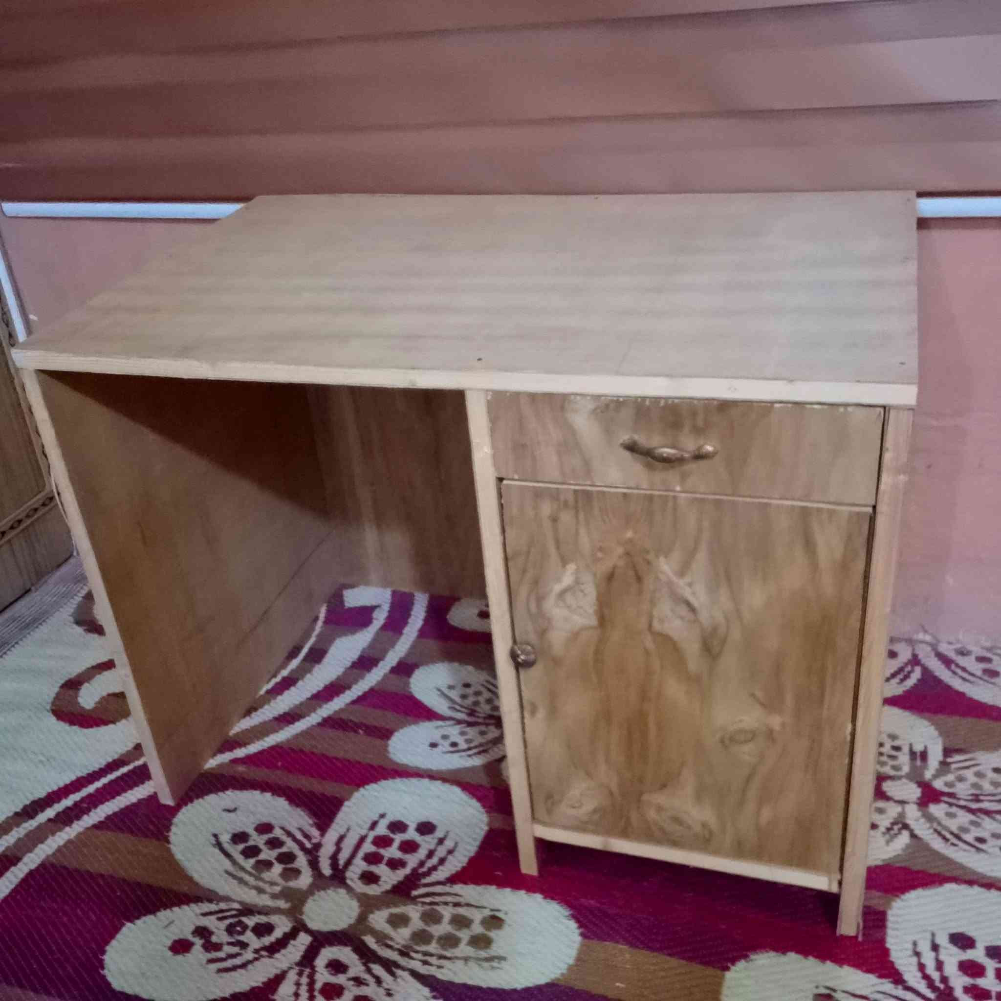 ميز  خشبي مكتبي او دراسه جديد سعره 50الف 
قياس متر ×75 
بابل المسيب ***********
