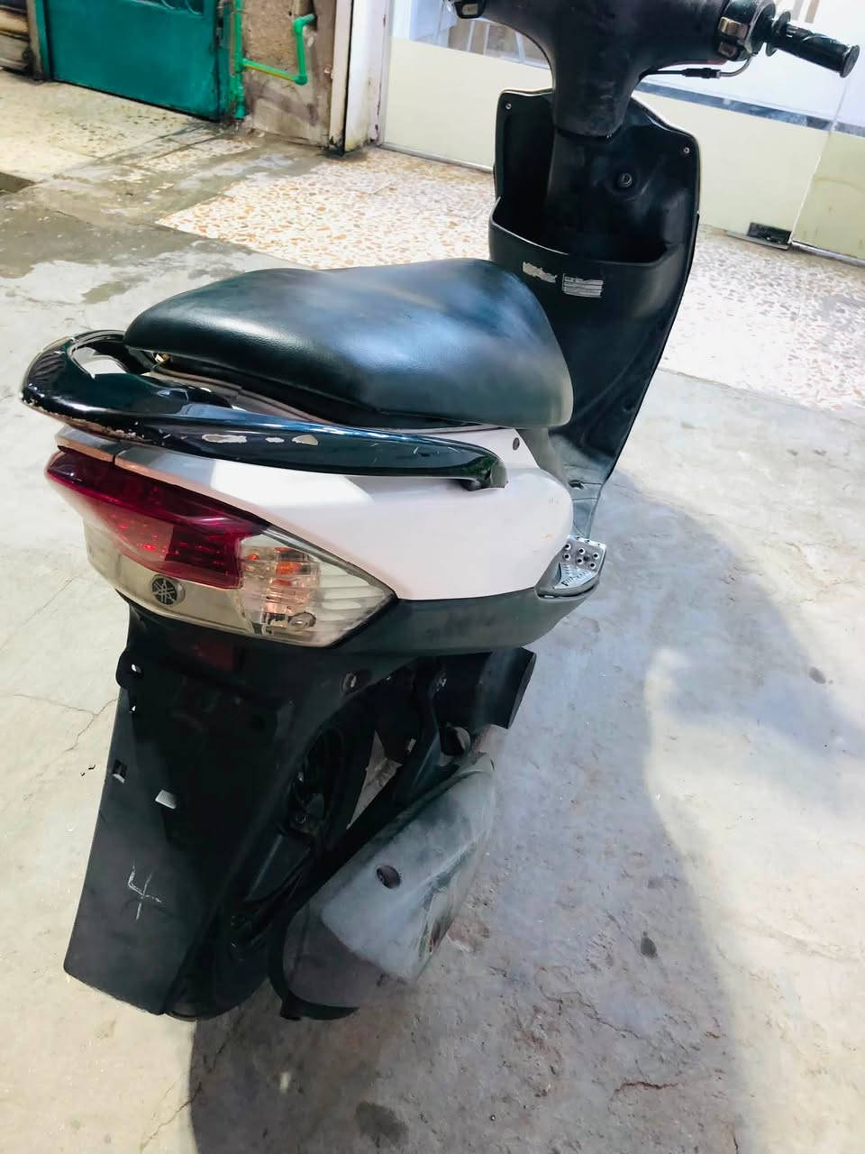 لبيع دراجة ماكس عدلة
لون ابيض 

دراجة مكينة لا تبخير ولا نضوح ولا مفتوحة 

شغله سلف وهندر

كهربائيات مفوله 
 
كله ع بلادي 

وشلعه ومعدل 

دراجة جانت متروكه 

مكاني بغداد الامين الثانية 

السعر 550 وبيها مجال 

***********

