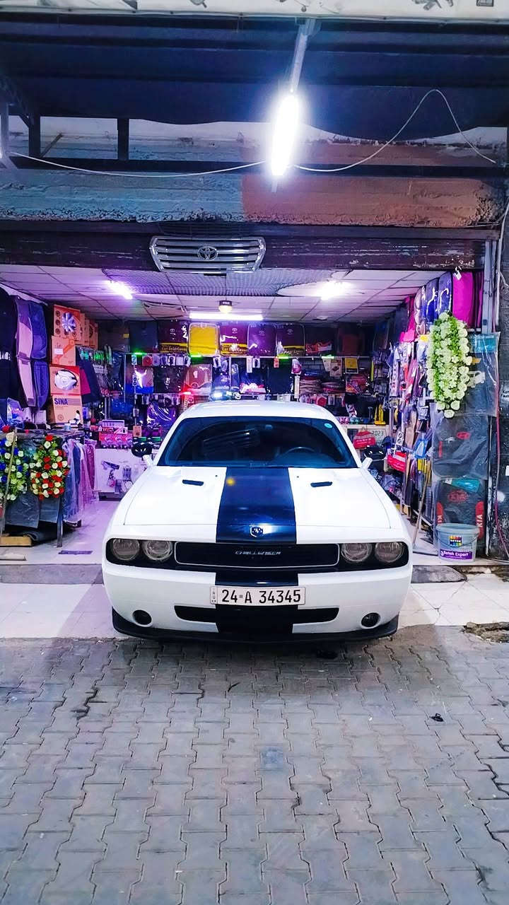 لبيع جالنجر ٢٠١٣ بيها قطعه ونص صبغ بدون دواخل سعر ١١٨ ومجال ماشي ***********
