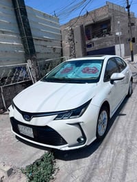 كورلا هايبرد موديل 2023 مكفوله سياره  مكينه 1800 رقم بغداد شرط تحويل س...