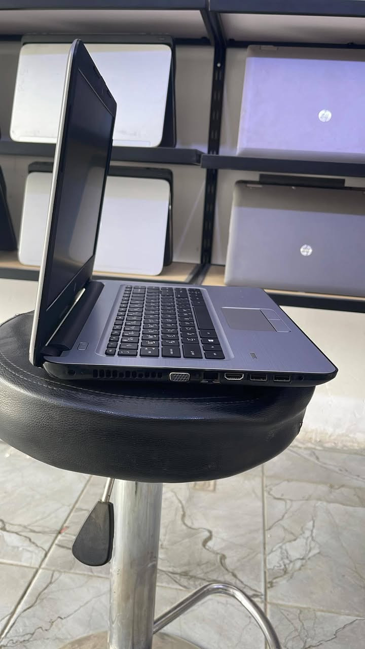 💻 HP Laptop بحالة جيدة جداً

مستخدم استخدام شخصي للدراسة فقط، بدون ألعاب أو ضغط على الجهاز.

🚚 التوصيل مجاني لجميع محافظات العراق

مواصفات الجهاز:
🔹 المعالج: Intel Core i5 – الجيل السابع 7200U
🔹 الرام: 16GB DDR4
🔹 التخزين: 512GB SSD
🔹 الشاشة: 14 بوصة
🔹 كرت الشاشة: Intel HD Graphics 620
🔹 نظام التشغيل: Windows 10

🔋 البطارية مبدلة بأصلية
🔌 يأتي مع شاحن/كيبل أصلي

الجهاز سريع ومناسب للاستخدام اليومي، التصفح، الأوفيس، البرامج، مشاهدة الأفلام والفيديو وغيرها.

🎁 مع الجهاز: ماوس + حقيبة حاسبة

💰 السعر: 190,000 دينار عراقي

📞 للاستفسار: ***********
أو المراسلة على الخاص.
