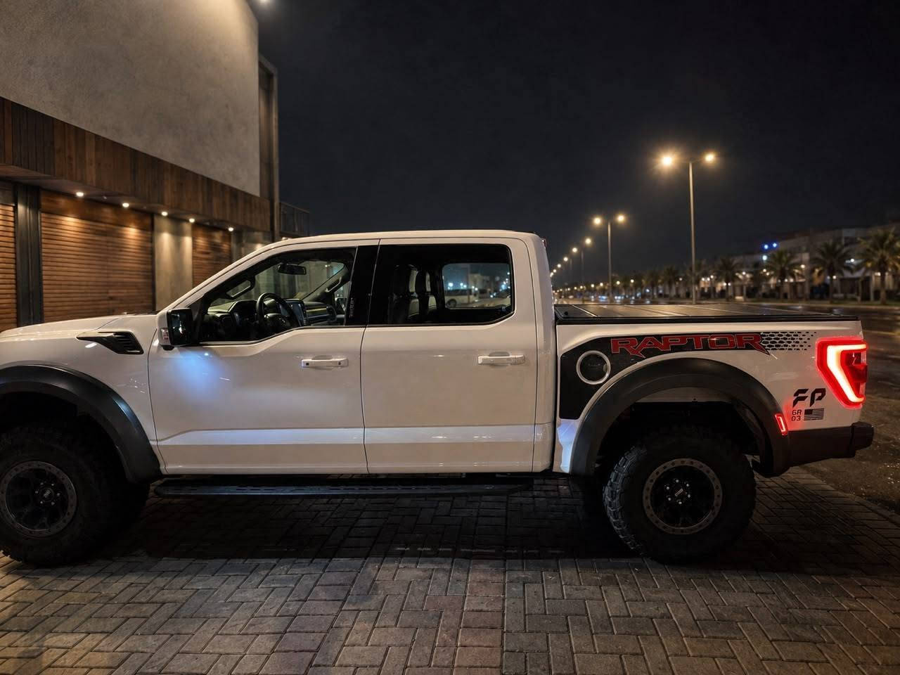 🚘 للبيع | Ford Raptor – قطعة نادرة
إذا تعرف شنو يعني Raptor…
فإنت تعرف إن هالسيارة مو للجميع.
📌 الموديل: 2022
📌 المنشأ: خليجي
📌 المحرك: 3500 Twin Turbo
📌 الممشى: 46,000 كم
📌 الحالة: فوق الممتاز – استخدام شخصي
🧾 الفحص:
✔️ مفحوصة
✔️ مكفولة على وضع الوكالة
✔️رقمها اربيل
✨ المواصفات :
▪️ Raptor Package كامل
▪️ إطارات أوف رود
▪️ إضاءة أمامية مميزة
▪️ ثبات عالي + أداء رياضي
▪️ هيبة طريق واضحة من أول نظرة
وبعد بيها مواصفات ما يسعها منشور
💬 السيارة ما تنوصف… تنساق.
💰 السعر: 65,000 دولار
(قابل للتفاوض للجاد فقط)
📍 الموقع: بغداد 
📞 التواصل: ***********
