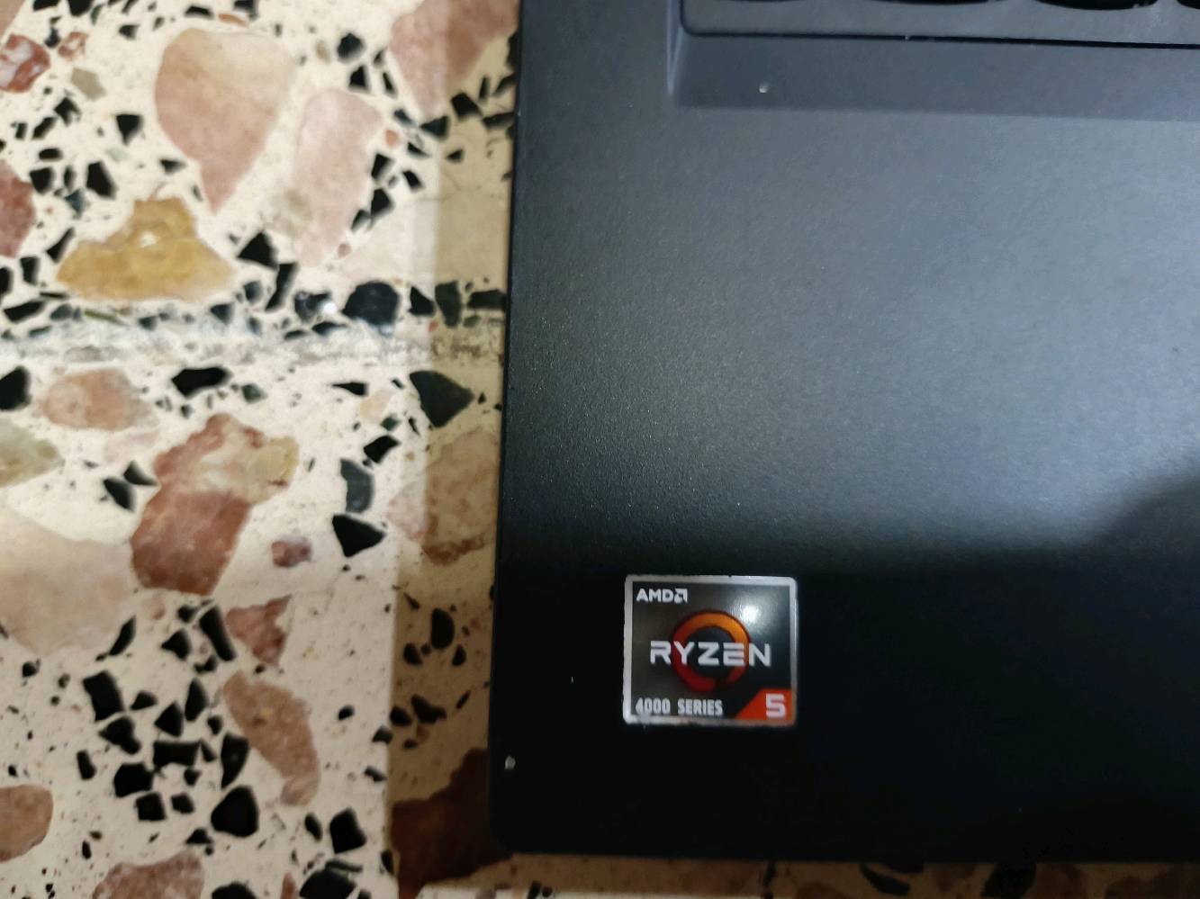 لابتوب 
Lenovo Thinkpad l14 
جهاز نظيف ما مفتوح ابد 
256 ذاكره تخزين ssd سريعه حيل 
8رام gddr5هم سريع 
معالج رايزن 5 
كارت شاشه فيجا6 
جهاز يخبل وسريع 
يشغل العاب بكل سلاسه مثل 
gta5 
call of duty 
need for speed 
CSGO2
Fortnite 
وهوايه العاب 
يفيد للاكسل وword 
يفيد للدراسه والشغل الهندسي
ويفيد للتصفح 
حجم شاشته 14.1
يجي وياه شاحنه من نوعtype-c بسرعه 68w وبطاريته 7 ساعات تضل شغاله 
السعر بل اتفاق