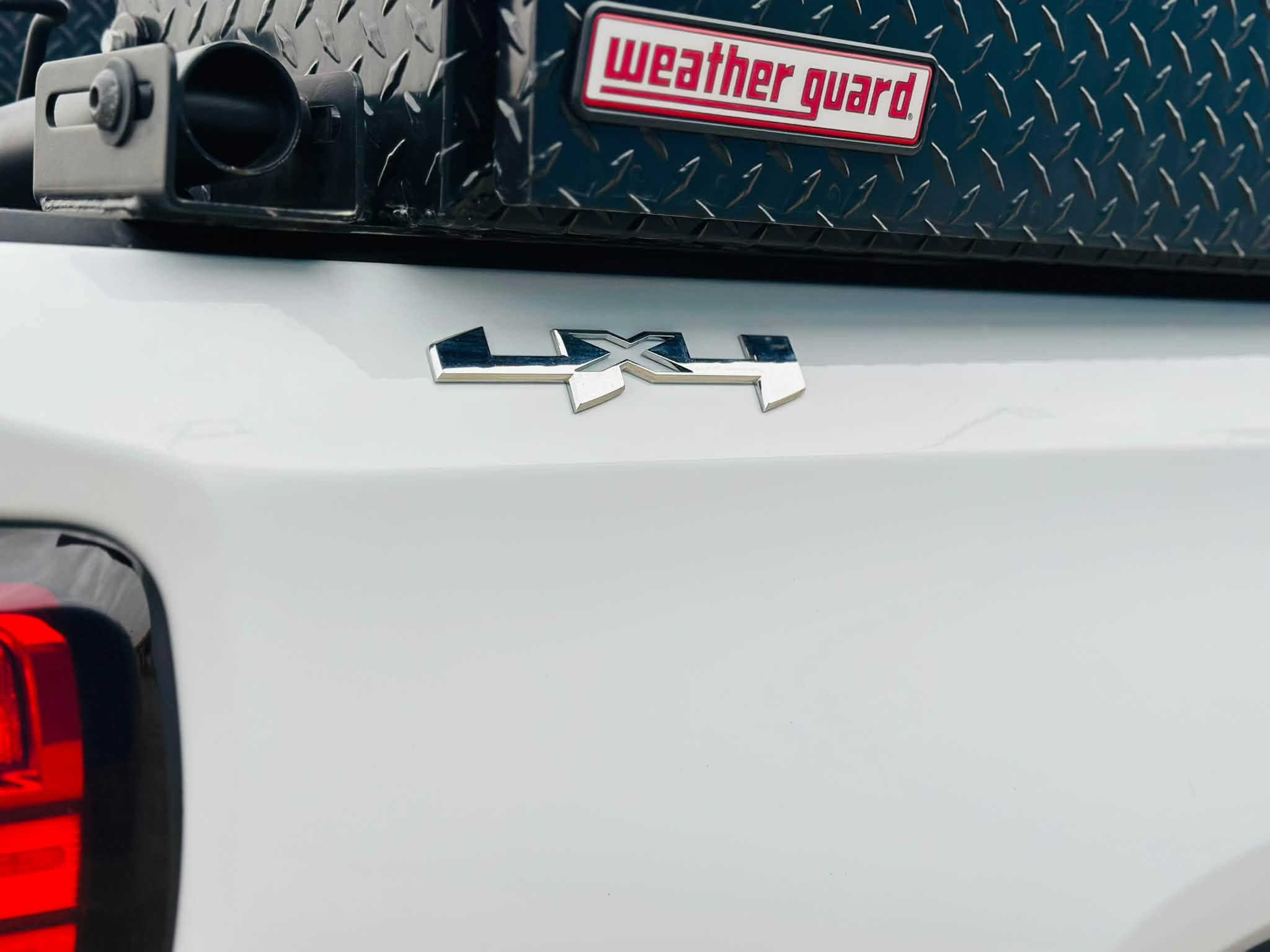 السلام عليكم
2024 GMC SIERRA K1500

جيمسي سيرا 

بصمة تشغيل عن بعد

2700 توين تيربو

دفع رباعي AWD 4*4

كير تعليك

كشن كهرباء

رادار خلفي

رادار امامي

 تحكمات ستيرن

مثبت سرعه 

تحديد مسار

لايت زنون

الحادث جملغ سايق شبر حافة بنيد 

دواخل و شاصي مكفولة 

ايرباك ستيرن راجع سستم

السعر225 بدون رقم 

مكان السياره اربيل📍 (معرض اربيل كارس )

للاستفسار والجاد بالشراء الاتصال ع الرقم

***********☎️📞
