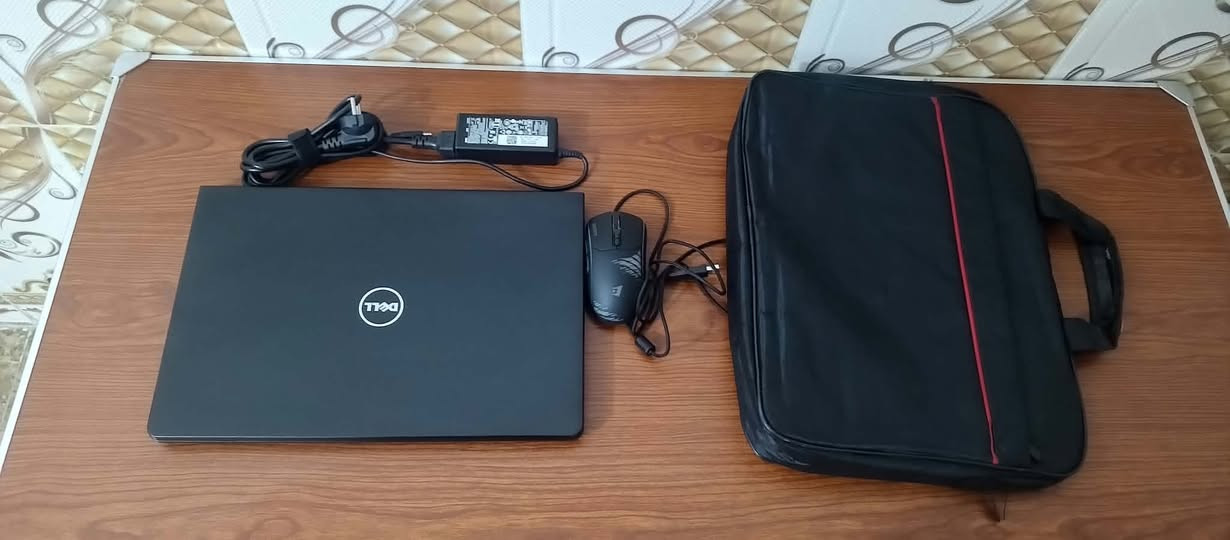 السلام عليكم للبيع لابتوب DELL Vostro 3578

الرام 16كيكا بايت 

الهارد سامسونج SSD 1TB

المعالج intel Core i7 الجيل الثامن

التخزين  Samsung SSD 1 TB

الشاشة 15.6

كرت الشاشة  Intel UHD 620 المدمج     والمنفصل Radeon 520 TM

تحتوي على كرت شاشة خارجي وداخلي

نضام التشغيل win 11pro

للبيع قيم بل يرظي الله ولا تكسر بالحلال 

ملاحضة الابتوب لا يوجد به اي خلل  والله شهيد على ما اقول

للاتصال ***********

الخاص مفتوح
