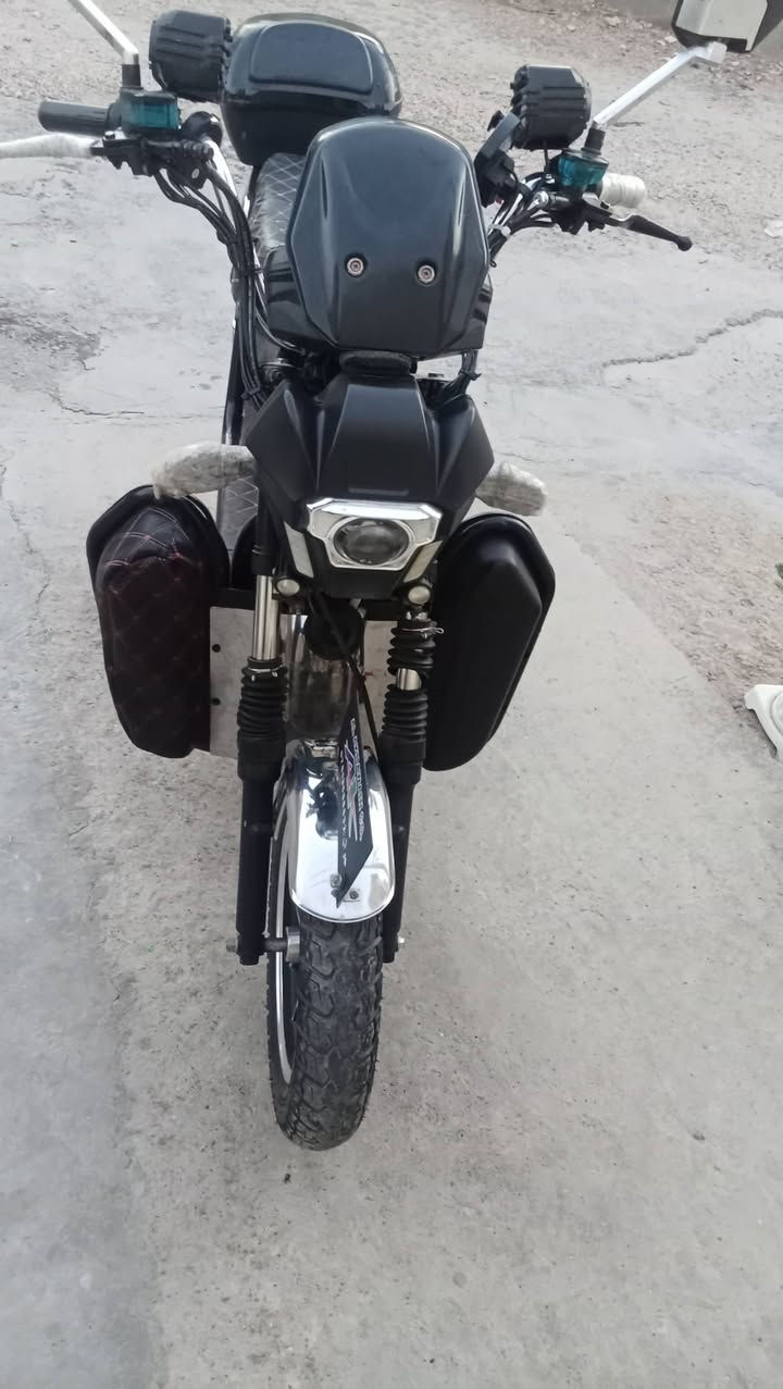 ماطور شحن للبيع جديد بالباكيت موديل 24السعر 600بي مجال قليل بطارياته علفحص  يفرن 10جدد النوعيه ولي الموبايل ***********
