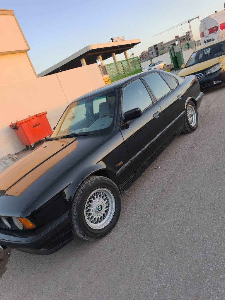 bmw 525 بالاصل 1993 سنويه1991 وارد  
 يابان كبس دجتل  نينوئ باسمي تبريد شغال 
*********** تلعفر, نينوى
