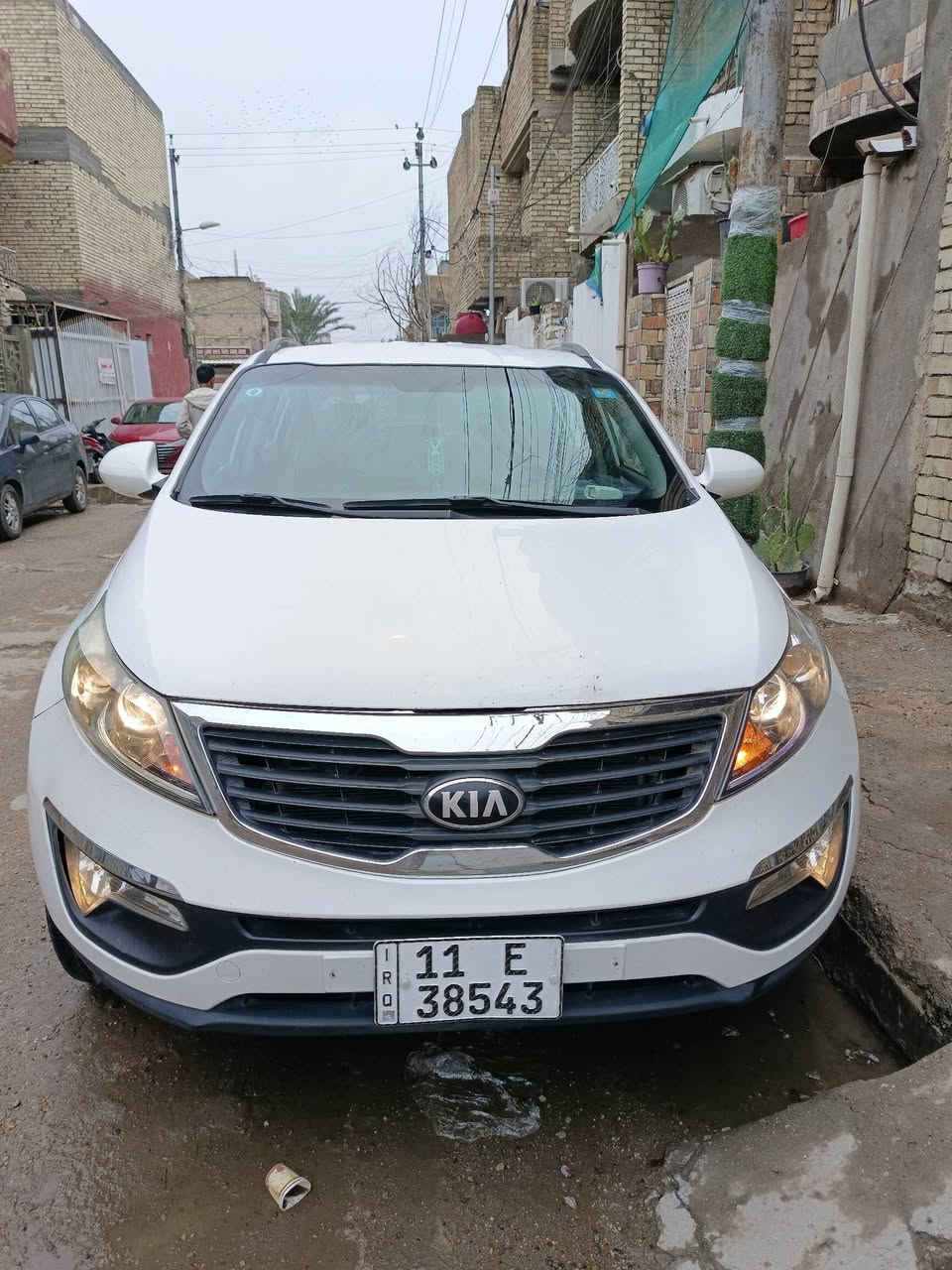 سبورتج موديل 11 خليجي 
سلام عليكم سبورتج 11 محرك 2000 للبيع السيارة محرك بحالة ممتازة مشيها ممتاز تجي وتفصح السيارة ما ناقصها شي مثل ما واضح بالصورة رقم بغداد باسمي تحويل ثاني يوم سعرها 118 وبيها مجال 
رقمي _ *********** عنواني بغداد / حي اور .
