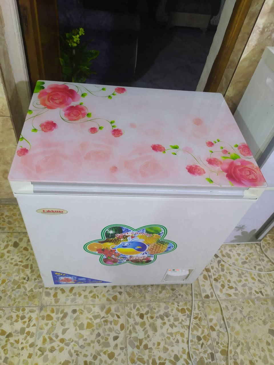مجمده الباب بلازمه حجم صغير نضيفه وشغاله وتجمد السعر ب140الف العنوان كربلاء حي الغدير ***********
