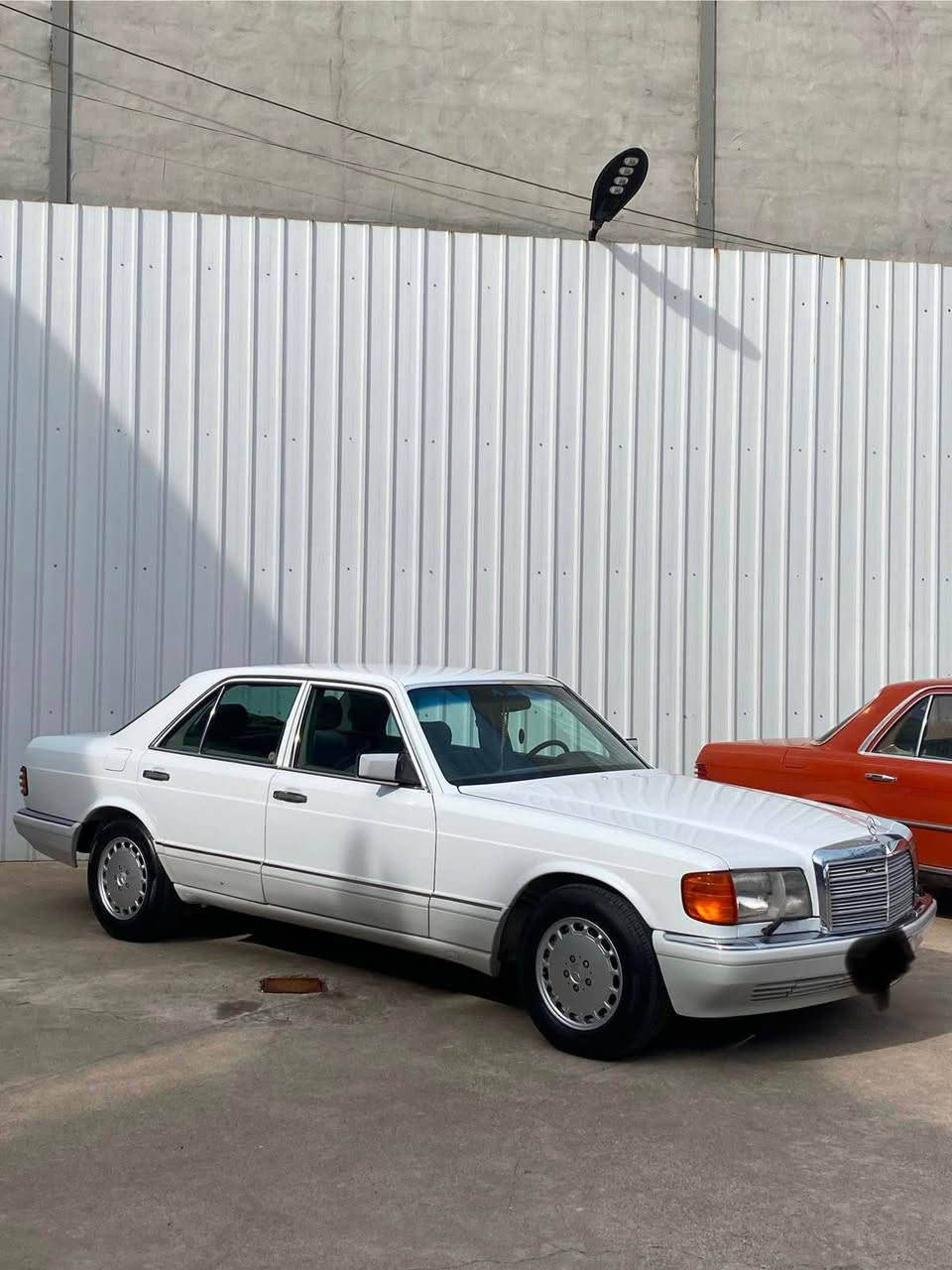 Mercedes S 500 1990
سەیارەکە یەک دەستە خاوێنە
سبوغ عامە بێ لێدران 
مەکینە ٨ پستنە گێر و مەکینە و کارەبایات  
رەقەم هەولێرە رەقەمەکەی لەگەل نییە 
مشتەری تەلەفۆن بکە 

***********

نرخی ١٠٥ وەرەقە أربيل, العراق
