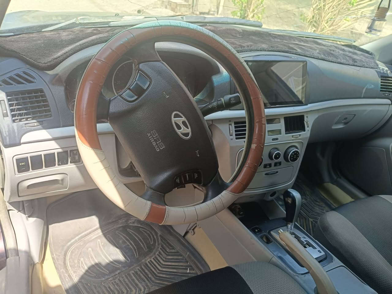سوناتا موديل 2006 رقم بغداد سنويه لحد 2030 اله تسقط بسمي ثاني يوم اداورلك مكينه 2000 وكير مكفولات شرط حداديه تخم تاير سياره مال جناي 
مكاني الديوانية قضاء الشاميه 
السعر 65 وبيه مجال لشراي 
رقم الموبايل *********** للستفسار
