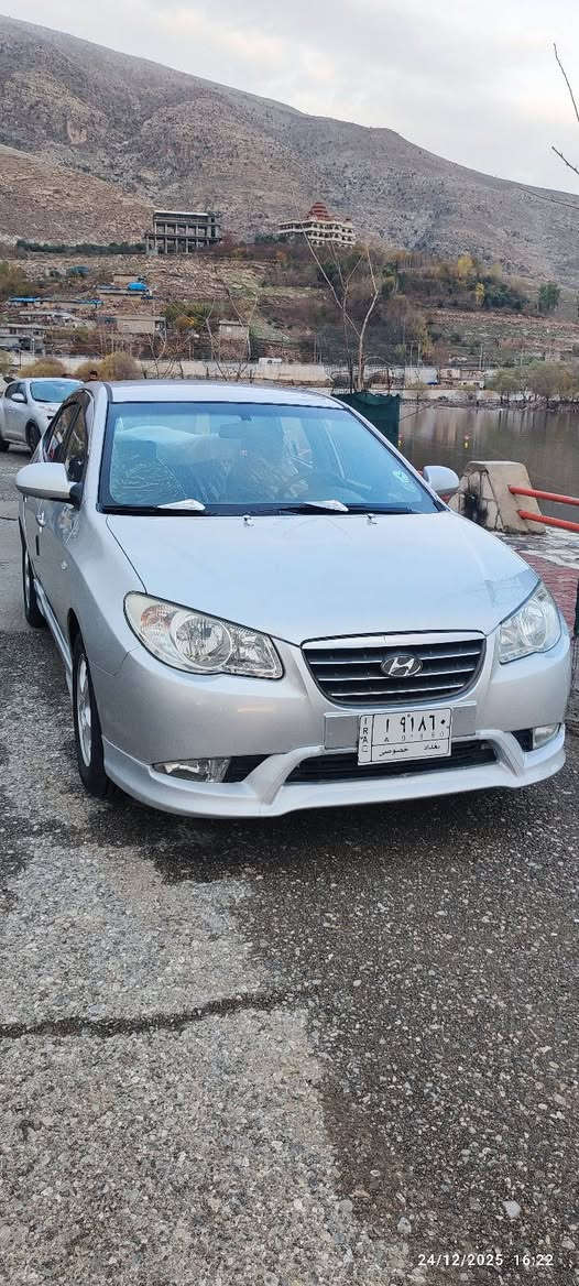 ئاڤانتی 2008
چوار تایەی تازەیە
چوار دەبڵی تازە 
پێشو پشتی کامل توند کراوەتەوە 
کاتم سەوت کراوە 
گاعی کراوە 
سپۆرتە
هیچ گلۆپێکی پێنیە 
بەنزین زۆر کەم دەخوات
یەک 250مەسروفی نیە  کۆدو بارکۆدم بۆی کردووە 
شوێن بڕاوەکەیم چاککردووە
نزیک ڕانیە ***********

نص مكتوب في الصور:
- 22/12/2025 15:49