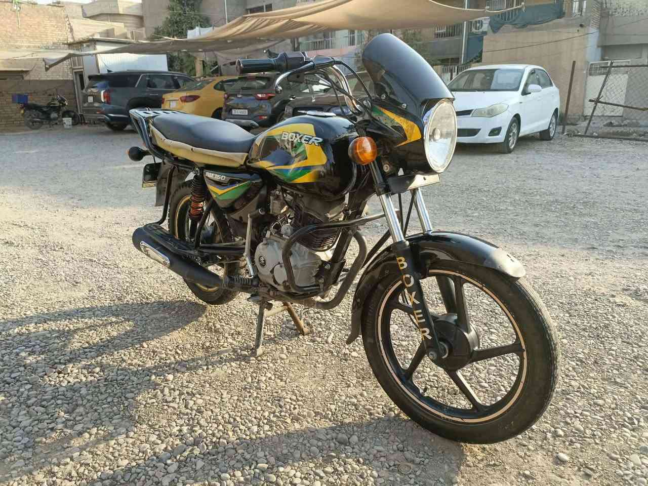 السلام عليكم دراجه بوكسر 2021 للبيع انسب السعار كفاله عامه عده الكلج يرادله ترتيب والتانكي مضروب هم ترتيب غير هيج مابيه زنون اقوه من جمالك السعر 1500 وبيه مجال للشرايه فقط رقم تواصل واتساب بس ***********
