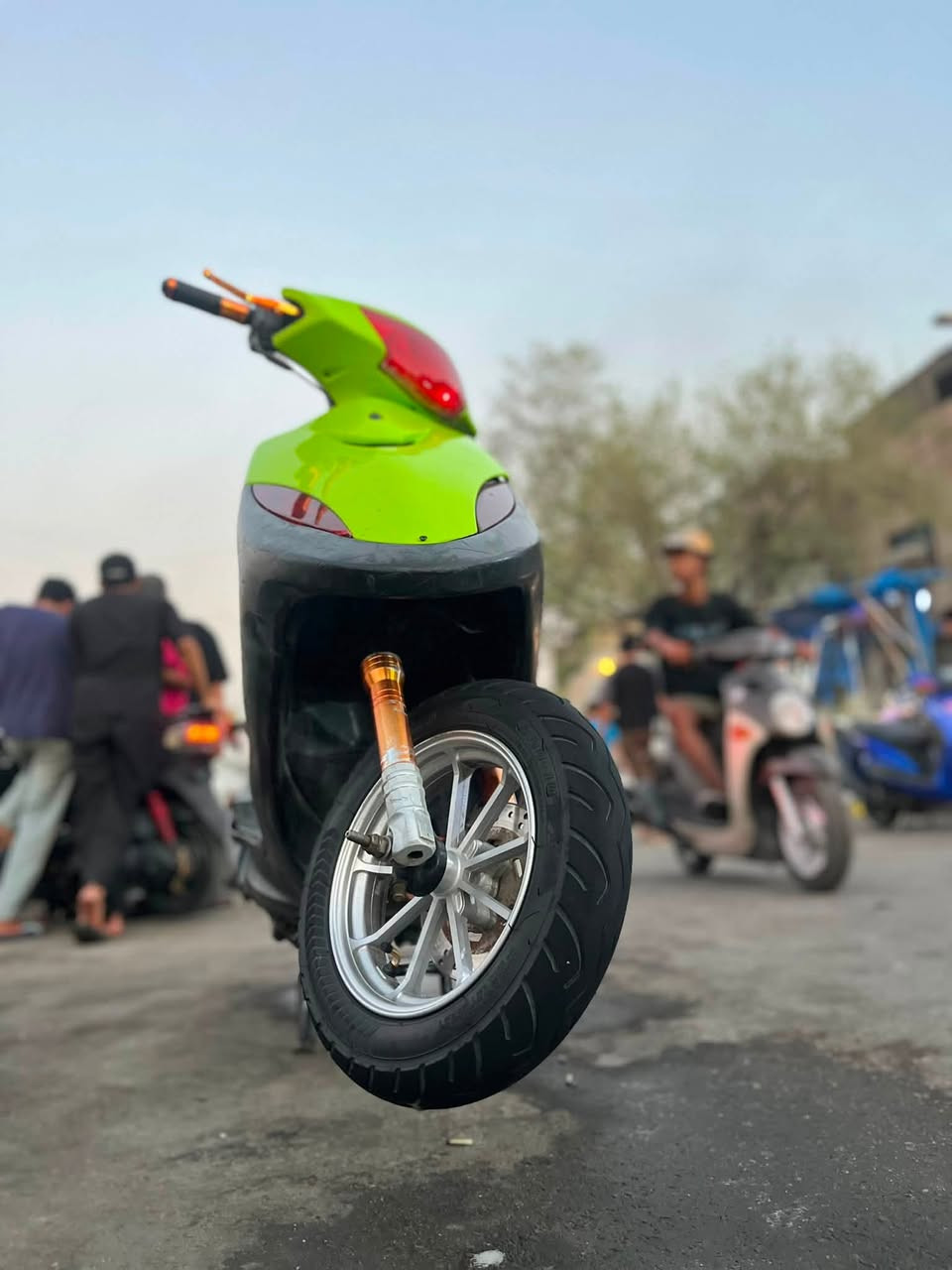 سلام عليكم ماكس موديل 2006نضافه شوفت تعينك مايحتاج سولف بل تزويد مزوعه سعر650بيه مجال مراوس حسب نضافه مكان بغداد رقم***********
