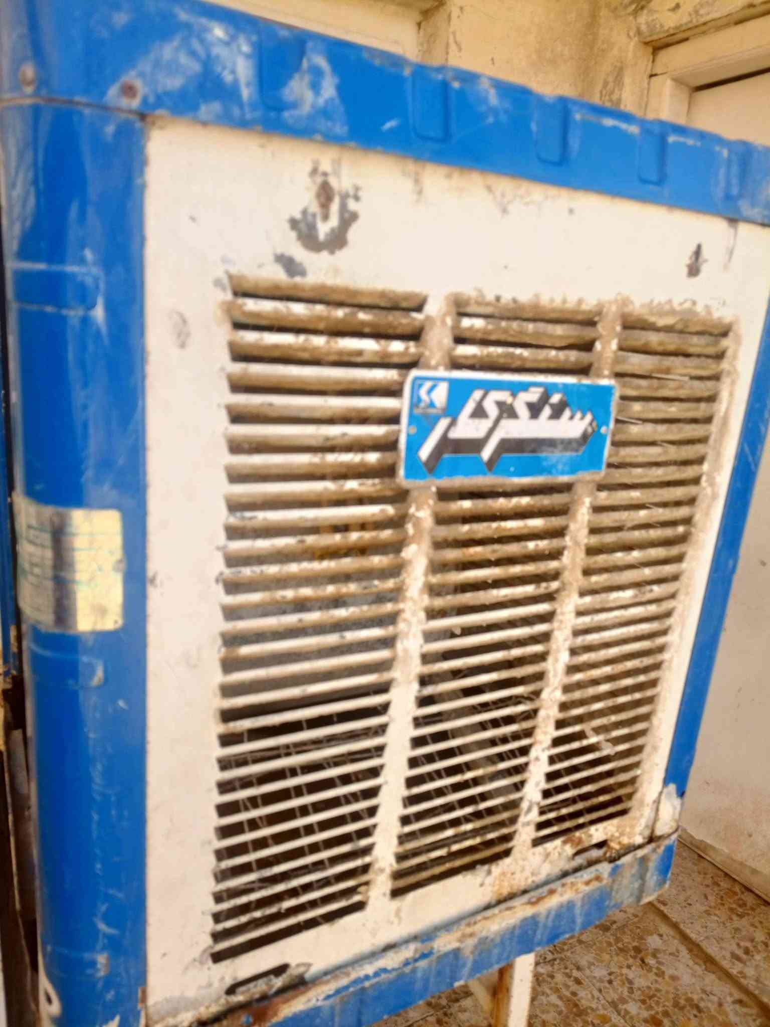 السلام عليكم مبرده للبيع السعر 70  كامله حتى الميز وياها  الي يريد يتصل على الرقم *********** وبي واتساب هم
