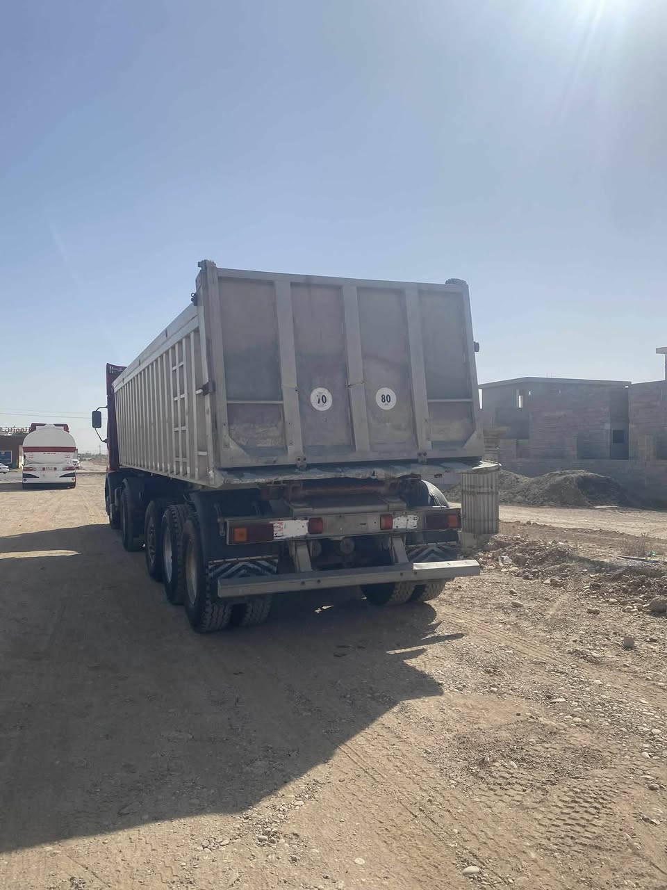 اسلام عليكم رينو موديل 2003
گير عادي حجم 385 تاقم تايةي تازةية 
جةگي تازةية ئةو گلابةيةي لةسةر رةپتة
***********
ڤايبةر +واتساب
