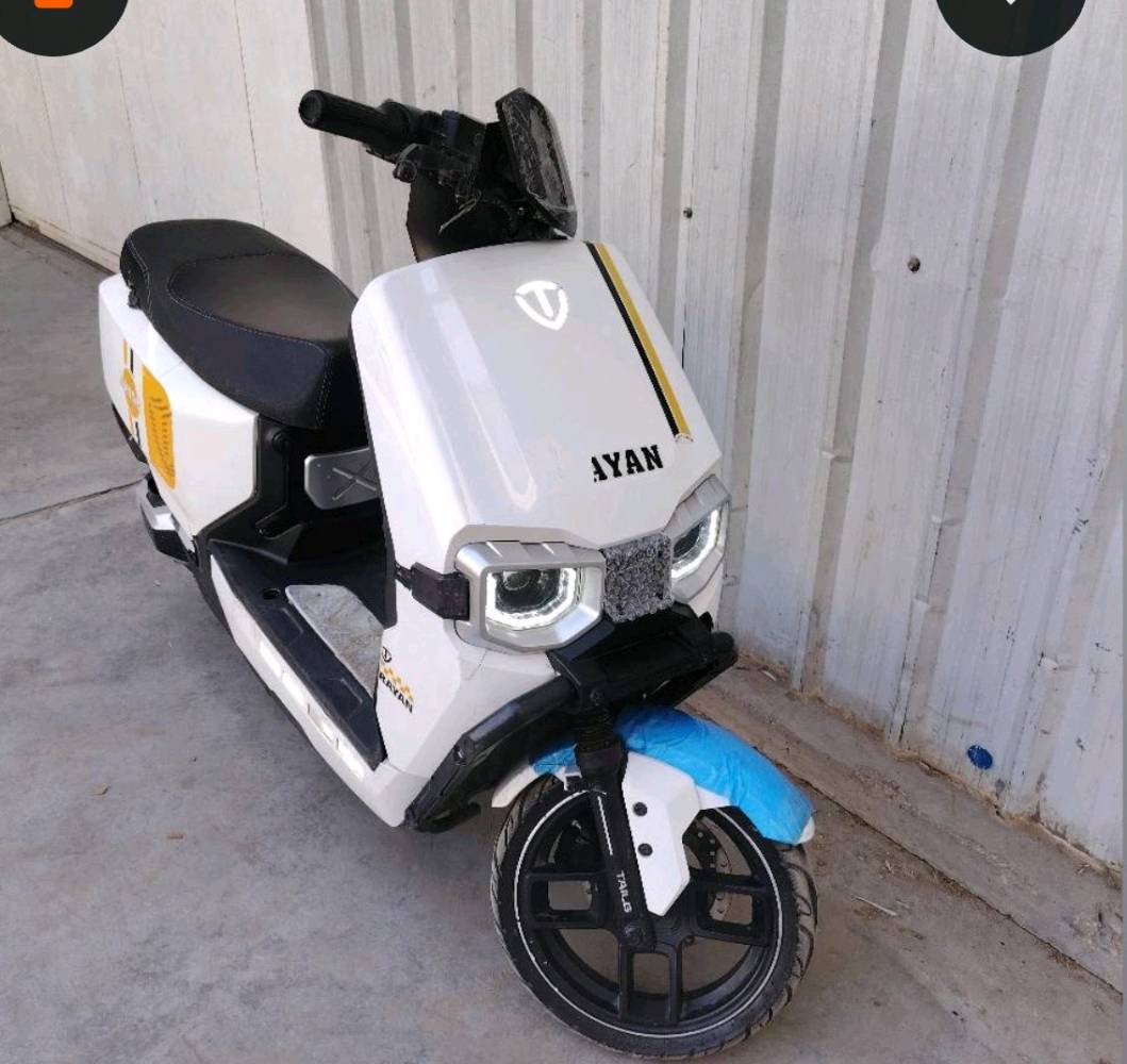 دراجه شحن وحش الكون للبيع السعر 700.000 وبيها مجال دراجه ما ناقصها اي شيء دبل اشاره ما محترق بيهن لايت كلها كامله نمره 3  6 بطاريات الملف 2000 دراجه حلوه ونظيفه بس الشاحنه مالتها عطلانه تصلحها ب 5000