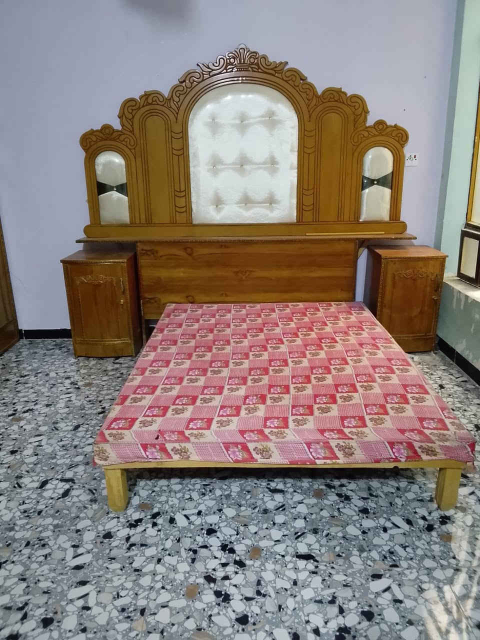 غرفة اخشاب نظيفة للبيع اتصل ***********
واتساب***********
