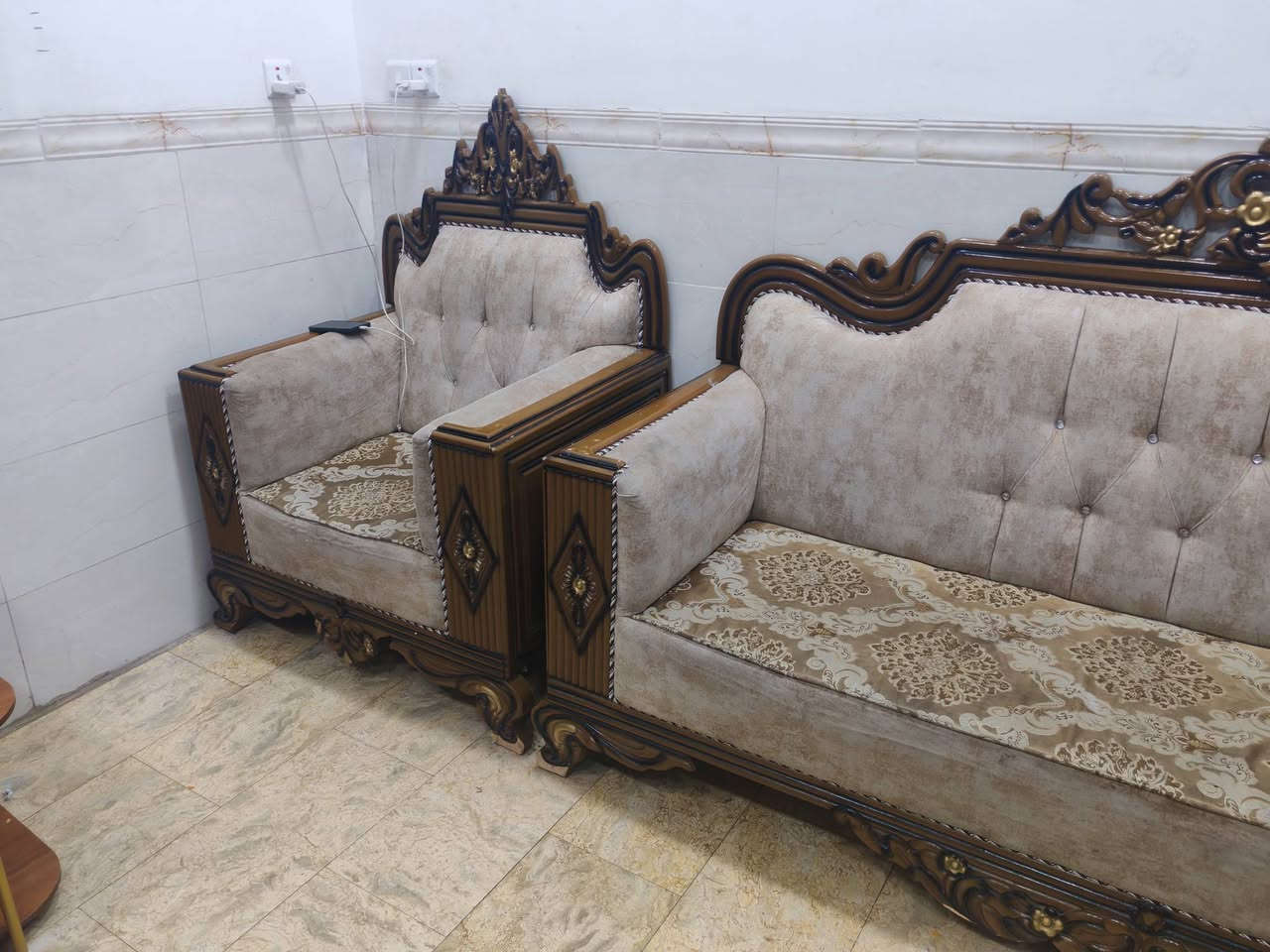 سلام عليكم تخم  10 مقعاد اخو جديد نشافتة ٩٠ بل مية تخم ملكي تفصال تخم يخبل السعر 1150  وبي مجال العنوان بغداد الكمالية رقم ***********
