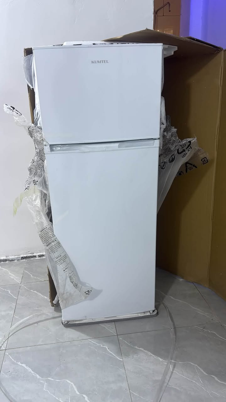 سلام عليكم
للبيع ثلاجه وسط جديده مستخدمه اسبوع بيه ضمان سنتين سعره 250
وطباخ اربع عيون مستخدم قليل ناره زركه كله شغال ونضيف سعره 75مكاني شعله 
***********
