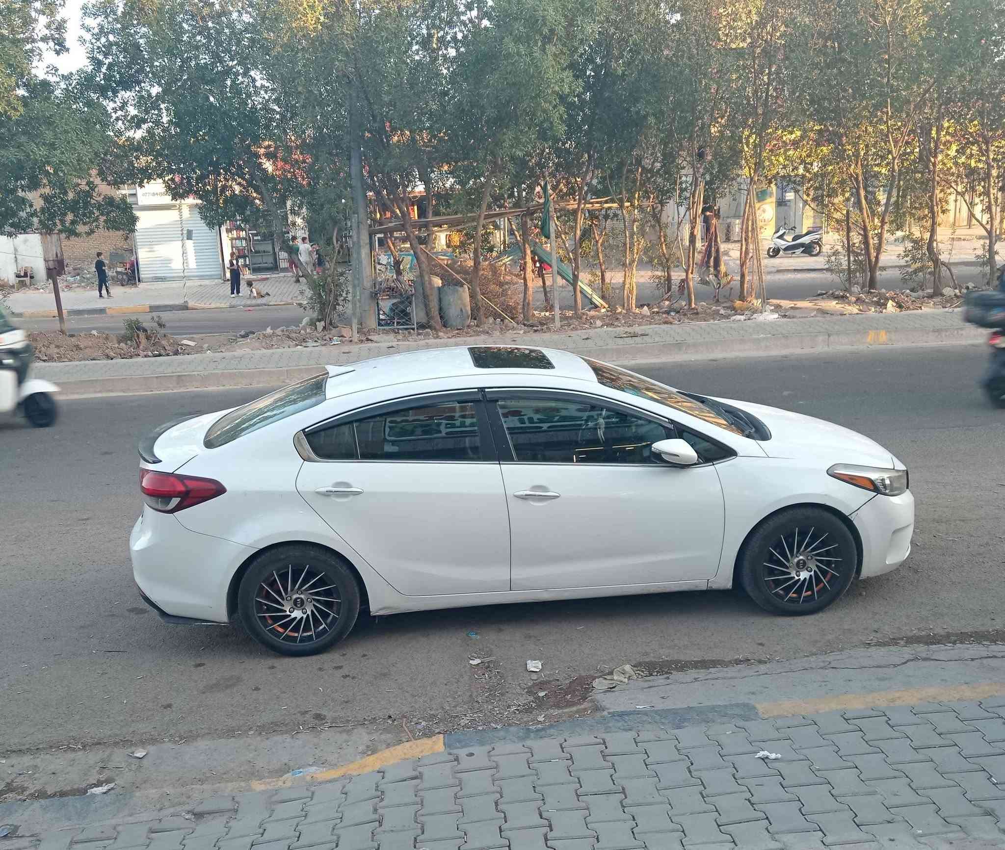 السلام عليكم كيا فورتي موديل 2017 محرك 2000وكير 𝐚𝐭 نضيف جدا ممفتوحات السيارة فول واحد على واحد فئة 𝐬𝐱كل المواصفات بيها كشنات تبريد تدفئة ترحيب كهربائيات كلها تمام تبريد قطعتين شفتات كروز سرعة تحديد مسار خزن فتحة بصمة كله شغال و100% سيارة روعة مال بيت جاهزة متصرف فلس عليها ادامة منضومة تبريد جديدة لك مشتغلها بمركز الاتقان تجرش تخم تاير اصلي حدادية امامي خلفي نافضها نفض بالطالبية  السيارة بيها بس جاملغ يمنه امامي وذني الي مأشر عليهن مرشوشات فقط تعرف بعمان لازم يشتغلونهن مابيهن حادث مكاني بغداد الحسينية مال الراشدية السعر 110مجال قليل جدا حق الجية جماعة الشدة لاتراسلني ولاتخابرني يرحم والديك اعذرني السيارة صايرة عليه بذاك الحساب وذاب عليها ثلاث ملايين لاكن نعرف السوك ونقدر الوضع اخوان السيارة كلش راقية وهنيئآ للمشتري الاستفسار ***********
