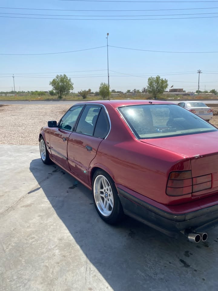 Bmw 525i مسكر
موديل 1992 
تبريد ثلج كير ومكينه مكفولات سياره جاهزه للاخير 
ويلات m تخم تاير جديد 
دعاميات m 
غرفه جديده كشنات جلد اسود 
رقم بغداد 
مكانها بابل 
السعر 55 وبيها مجال
استفسار : ***********
