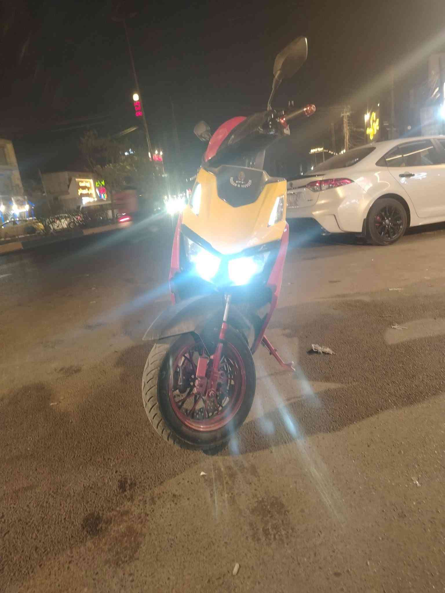 دراجة سكنكس GT ليثيوم حسن وحسين
البطارية :- ليثيوم 20 امبير

التقنيات:- كارتين، سويچين، تحكم عن بعد 

السرعة:- دراجة سريعة 4 سرع تصل إلى 80 كم/ ساعة 

المسافة المقطوعة بالشحنة الواحدة:- 40- 45 كيلو 

الحالة:- مستخدمة 8 أشهر تقريبا 

السعر :- 850 الف

العنوان :- بغداد/ حي الجهاد / المنطقة ما بين الامانة والالفين

موبايل:-

*********** 

***********
