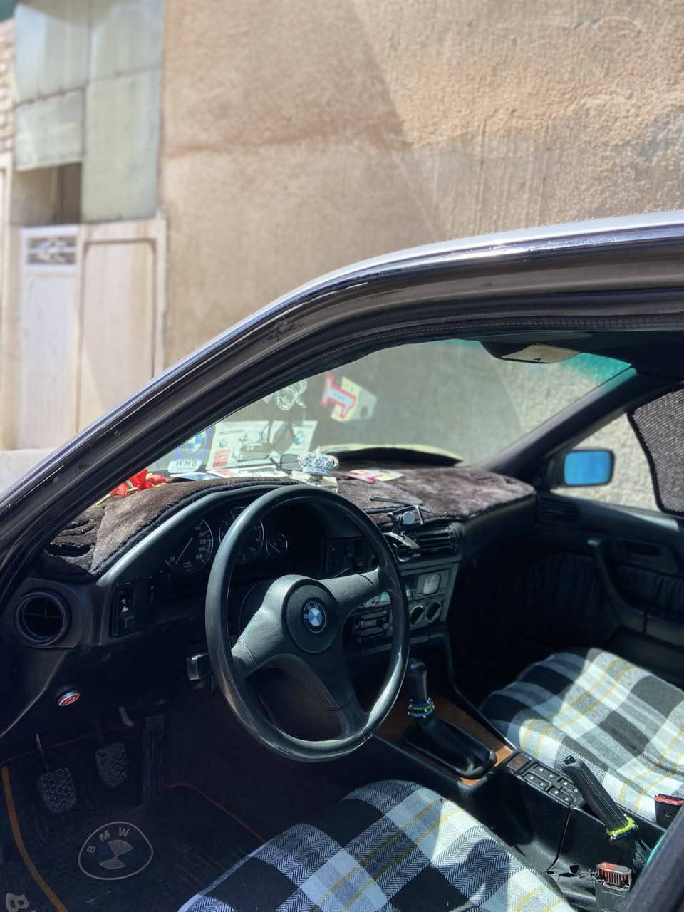 ماشاءاللە ❤️🇩🇪.  BMW .1992 
520i گێڕڕ عادی 
بەشەرتی گێڕوو مەکینە نە بوخاری هەیە نە سەرف بەشەرتی 10 فیتەر 
ئارمی پلاستیکی سلێمانی ئاڕمە تازەکانە 2025 بەشەرتی ئەوەلیات و حاسیبەو خەرامەو داروو بەرد .ئەتوانی ئاڕمەکەش بکەیت بە ناوی خۆتەوە . 
4جام کارەبای . 
ناوێکی زۆر جوان 
4 مکەبەرەی بیلادی بی ام 
نرخەکەشی داوای 42 گەڵاو معامەلەیکی برایانەی لێ ئەکەم . 
سەیارەکە وەسفی ناوێ ڕووبوڕوو جوانترە . 
شوێن سلێمانی 
*********** السليمانية, العراق

نص مكتوب في الصور:
- بنکەی ئاسایشی بەکرەجو- بەشی نەهێشتنی تاوان Sulaymaniyah, Iraq