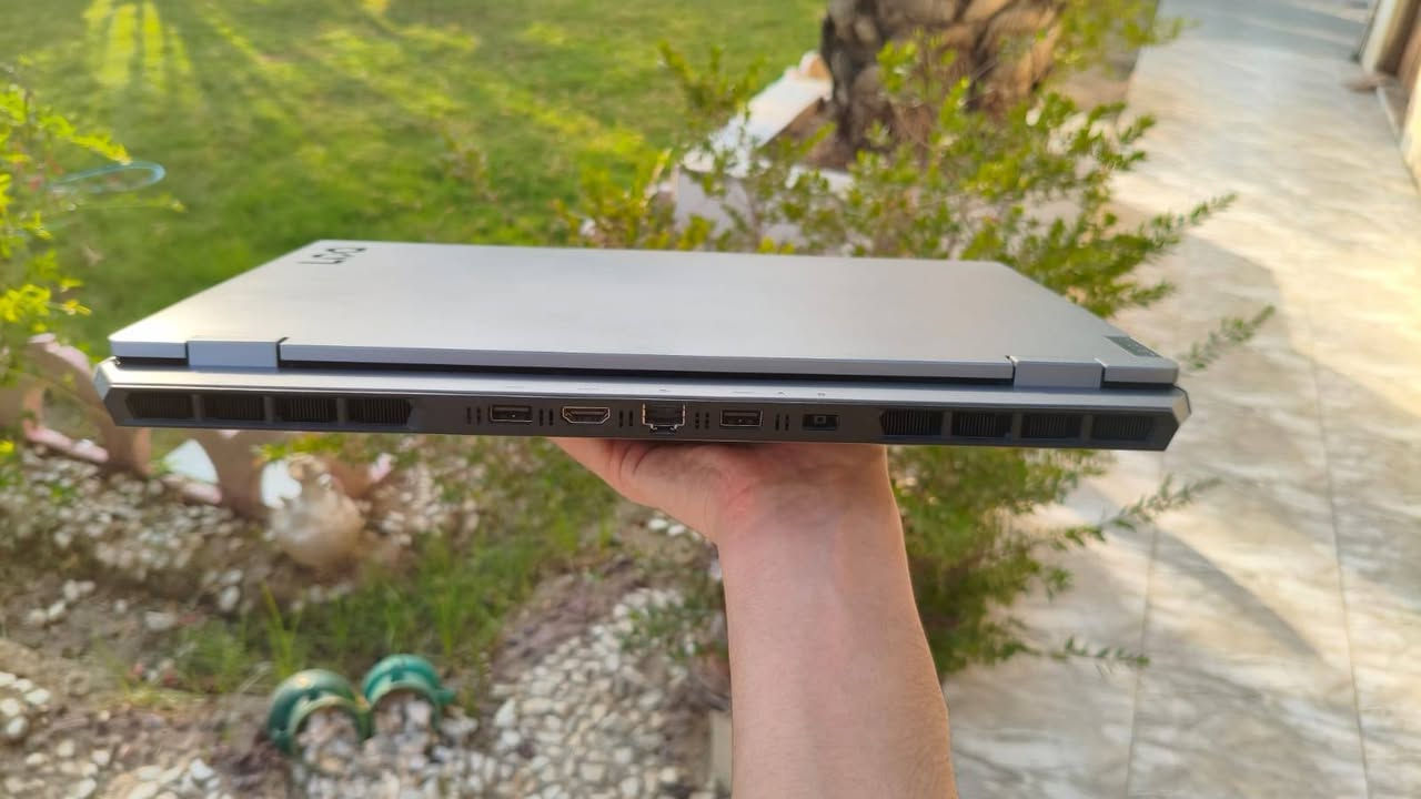 لابتوب گيمنگ لينوفو اخت الجديدة
Lenovo LOQ 15IRX10
CPU: i7-14700HX 
GPU: RTX 5060 8GB
RAM: 16GB DDR5 5600M/s 
SSD: 512GB M.2 GEN 4
Screen: 15.6i FHD 144Hz
استعمال عدة اشهر فقط 123 دورة شحن
بكارتونته وشاحنته الاصلية 170W
بطارية حالة 97%
وضمان الوكالة باقي 13 شهر
سبب البيع هو رغبة بشراء تجميعة 
السعر هو 1,800,000
مكاني ديالى بعقوبة
رقم هاتف ***********
