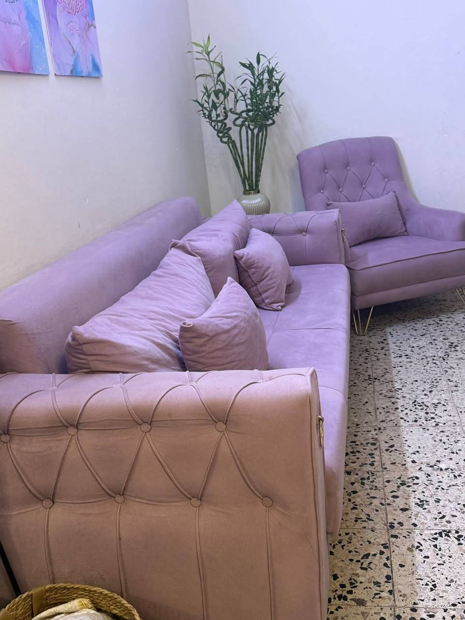 تخم قنفات للبيع 
✨ التخم أنيق ومرتب واستخدام قليل
✨ الطقم بحالة جيدة

⚠️ ملاحظة: رجل واحدة من القنفة الكبيرة مكسورة وتحتاج تبديل/إضافة رجل جديدة، والتصليح بسيط.

💰 بسعر مناسب جداً 
� للجادين فقط، التواصل على الواتساب:
***********
