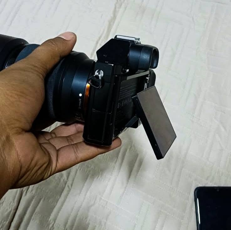 كامير سوني للبيع
كاميرا سوني a7  
فول فريم غنية عن التعريف مع عدسة 
سوني 28/70
شتر 8k مع بطاريتين وشاحنة السعر 750 الف 
المكان البصرة 
رقم الهاتف وتساب ***********
