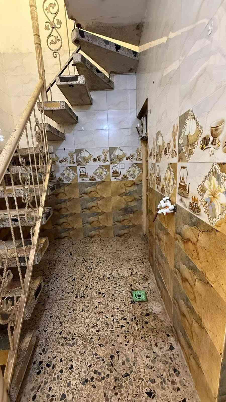 بيت لايجار مساحته 50 متر منطقة الانتصار مقابيل مستشفى حماد شهاب
_ غرفتين وستقبال ومطبخ وخدمات 
_ مجاري كهرباء ماء 
_ ايجارة 250 قفل 
_ لاستفسار اتصل على رقم 
***********
