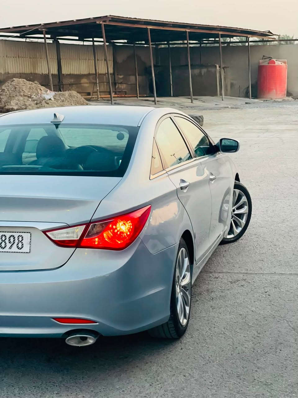 السلام عليكم سوناتا موديل 2013 رقم بغداد دولي وارد امريكي حادثه جاملغ وخشم البنيد بدون دواخل وباب خلفيه مفتوحه الباقي كفاله عامه فول مواصفات فتحه بصمه أبواب وتشغيل شاشه كامره حساس خلفي كشنات جلد كهربائية ويل كب كروم مكينه 2400ماشيه 150سياره جديده كلش وجاهزه كير ومكينه تبريد حداديه كله مكفول السعر 105الشراي يتصل مكاني بابل مركز الحله ***********
