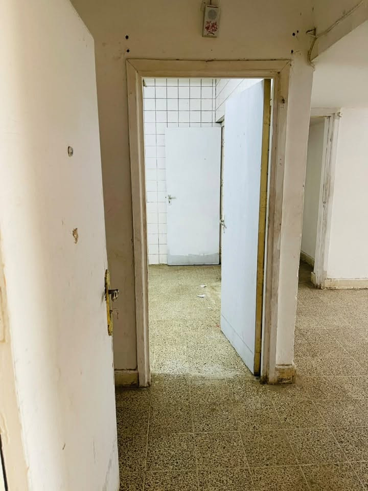 شقه للبيع ارضي بل قديم عماره 41
مقابيل. الملعب

 

غرفتين

الشراي يراسل واتساب

او يتصل على الرقم.  ***********
