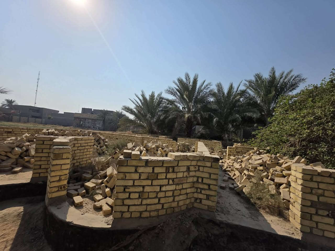 السلام عليكم بتلو للبيع مساحه ٣٠٠ متر سند ٢٥ في السياحي محله العتايج التفاصيل الاتصال ***********
