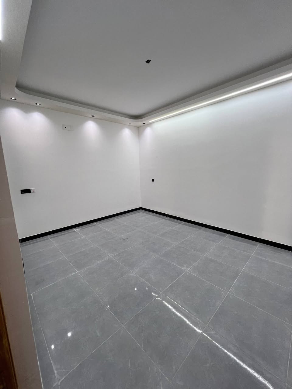 بيت مساحه 100متر 🏠 
بغداد الراشديه قريه حميد الحمود 
تفاصيل البيت داخل الفيديو 
للاستفسار 
***********
0786551632
