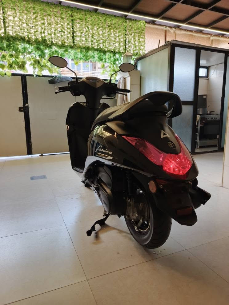 دراجه ياماها 2024.
-ماشيه فقط 2,600KM.
-حجم المكينه 125CC.
-المواصفات:-
-نضامECO اقتصادي
-نضام ABS. 
-الاضائه LED. 
-استاند كهربائي. 
-عداد كيلو متر لدورة الدهن . 
-عداد السرعه الكتروني. 
-كيج البنزين الكتروني. 
-نضام اطفاء ذاتي للترفك لايت. 
-السعر (18) ورقه

-العنوان :- اربيل_فرمانبران.
-رقم الهاتف:-***********./ *********** أربيل, العراق
