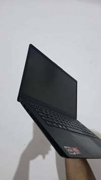 لينوفو • Ryzen 5 5600U • ٢٥٦ SSD
