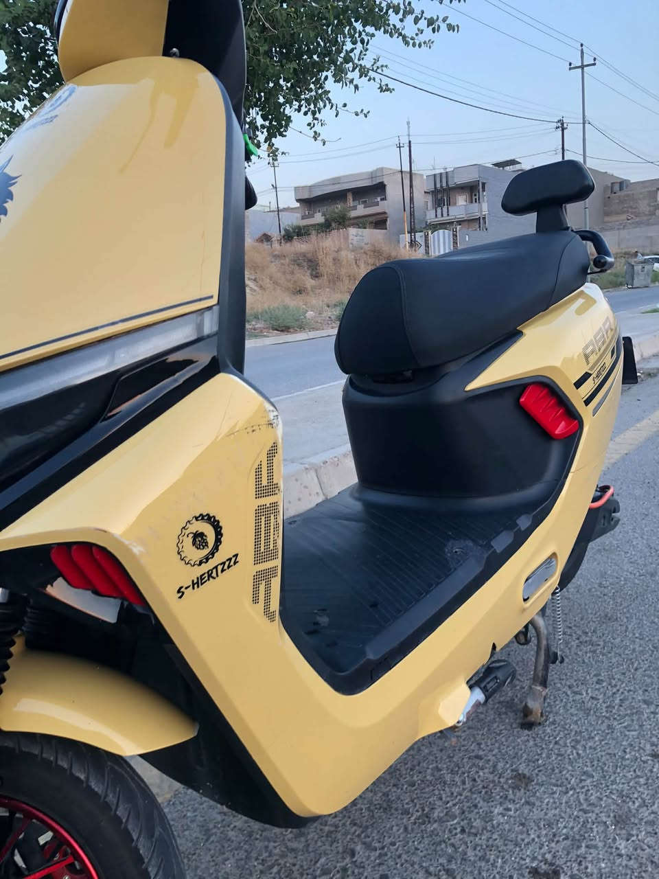 سلام عليكم

ماطور شحن إي بي ار

مواصفاته

6 بطاريات بعدهم وضع شركة

لايت عالي ناصي

دبل أشارة

هورن

نظام بكَ R

بريك خلفي فقط شغال

قوة الملف 3000

مثبت سرعه

اربع نمرات بي

شرط كهربائيات شغالة كلها

بي بس شخوط  مثل ما واضح بصوره 

العنوان حي مشيرفه

سعر550 وبي مجال

الإتصال ***********
