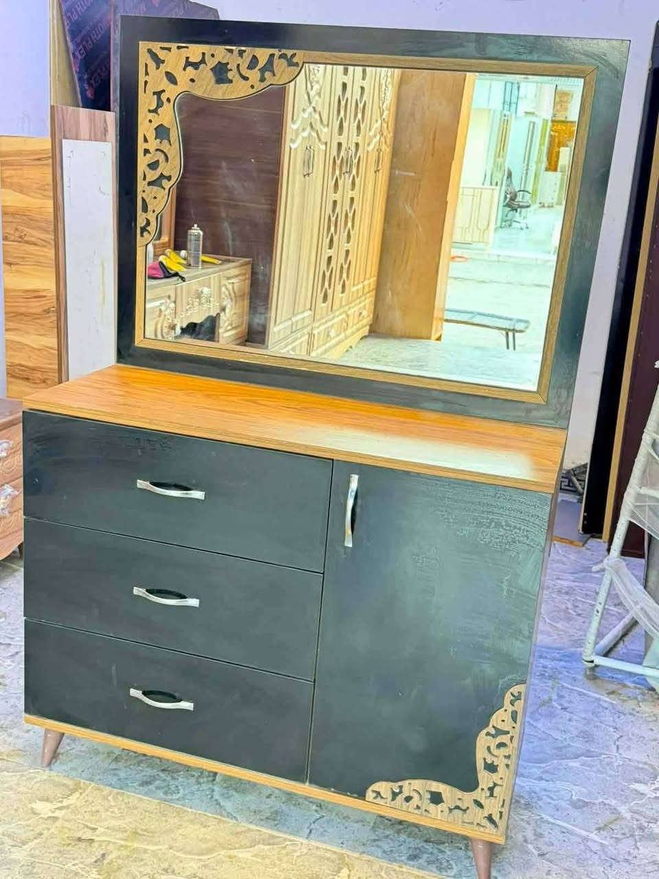 الحجز واتساب فقط ***********
غرفه تركيه 5قطع بسعر400الف 
شامل التوصيل والشد داخل بغداد مجاني 
***********
