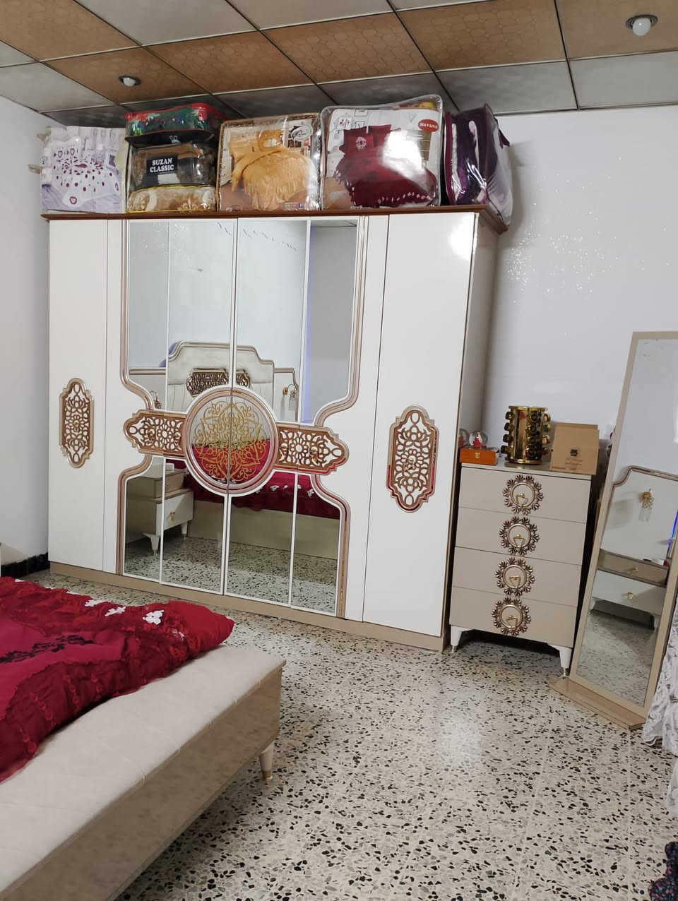 غرفه نوم تركي 9قطع مستعمل شي قليل سعر 600بي مجال 
***********
