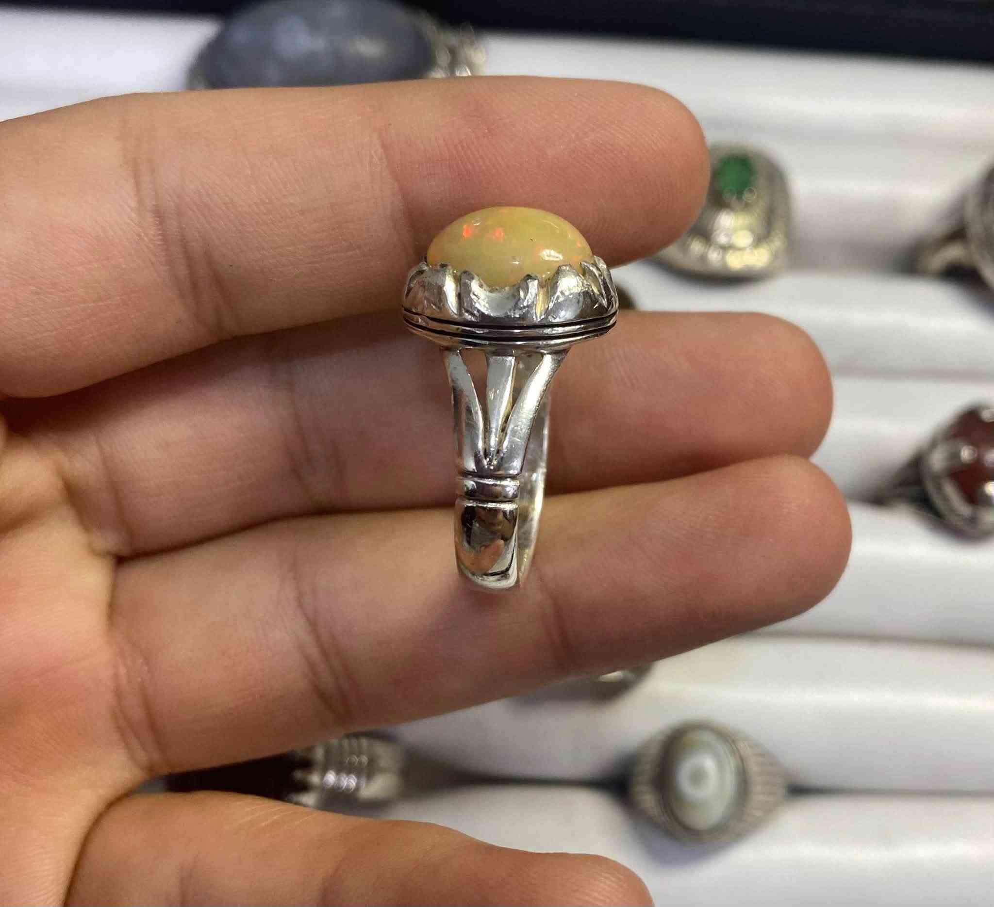 اوبال اثيوبي صياغة يدوية قياس الخاتم ٢٦ للبيع فقط يوجد توصيل ***********
