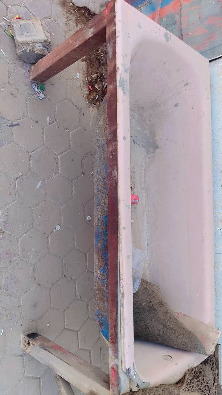 محل دهن • كمبريسر ٣٠٠ل • مكيف جنرال طن ونص